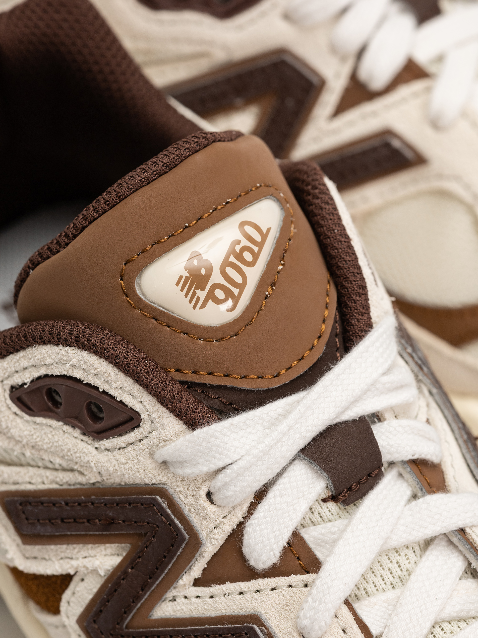 New Balance 9060 JR Schuhe (breakfast tea/angora)