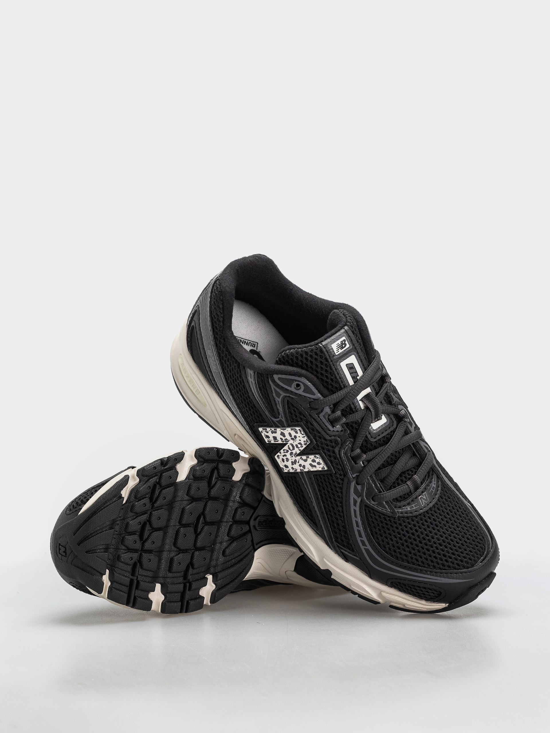 New Balance 740 Schuhe (black/sea salt)