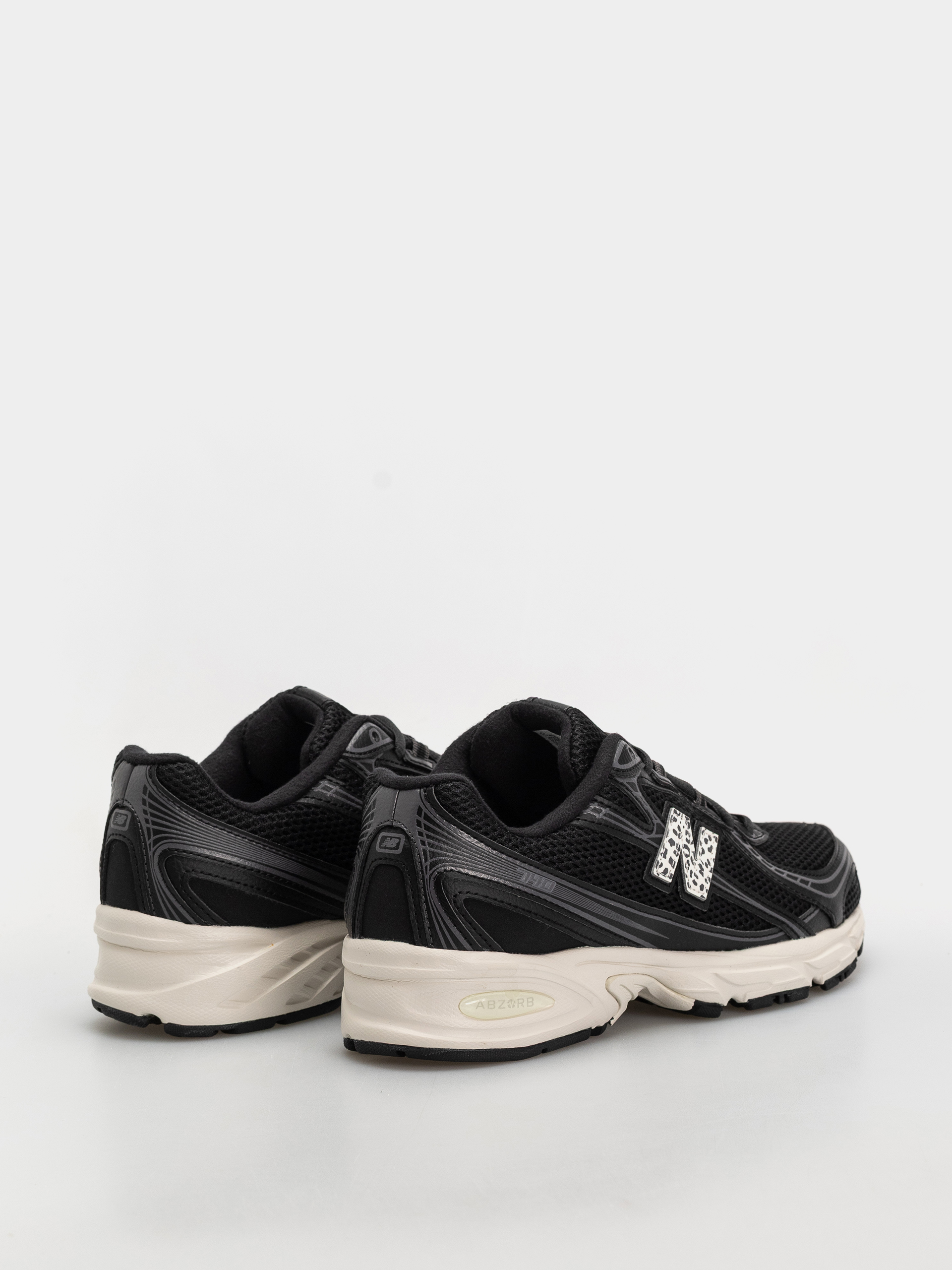 New Balance 740 Shoes (black/sea salt)