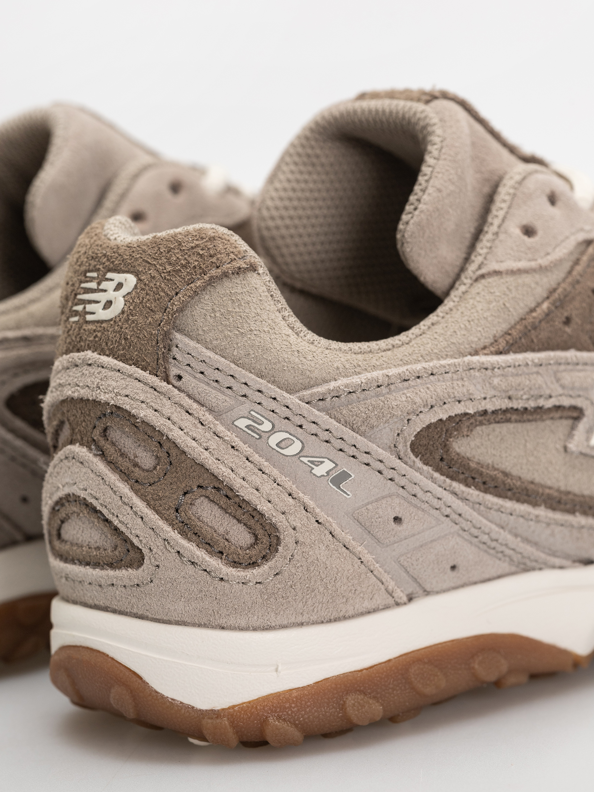 New Balance 204L Shoes (arid stone/thunder brown)