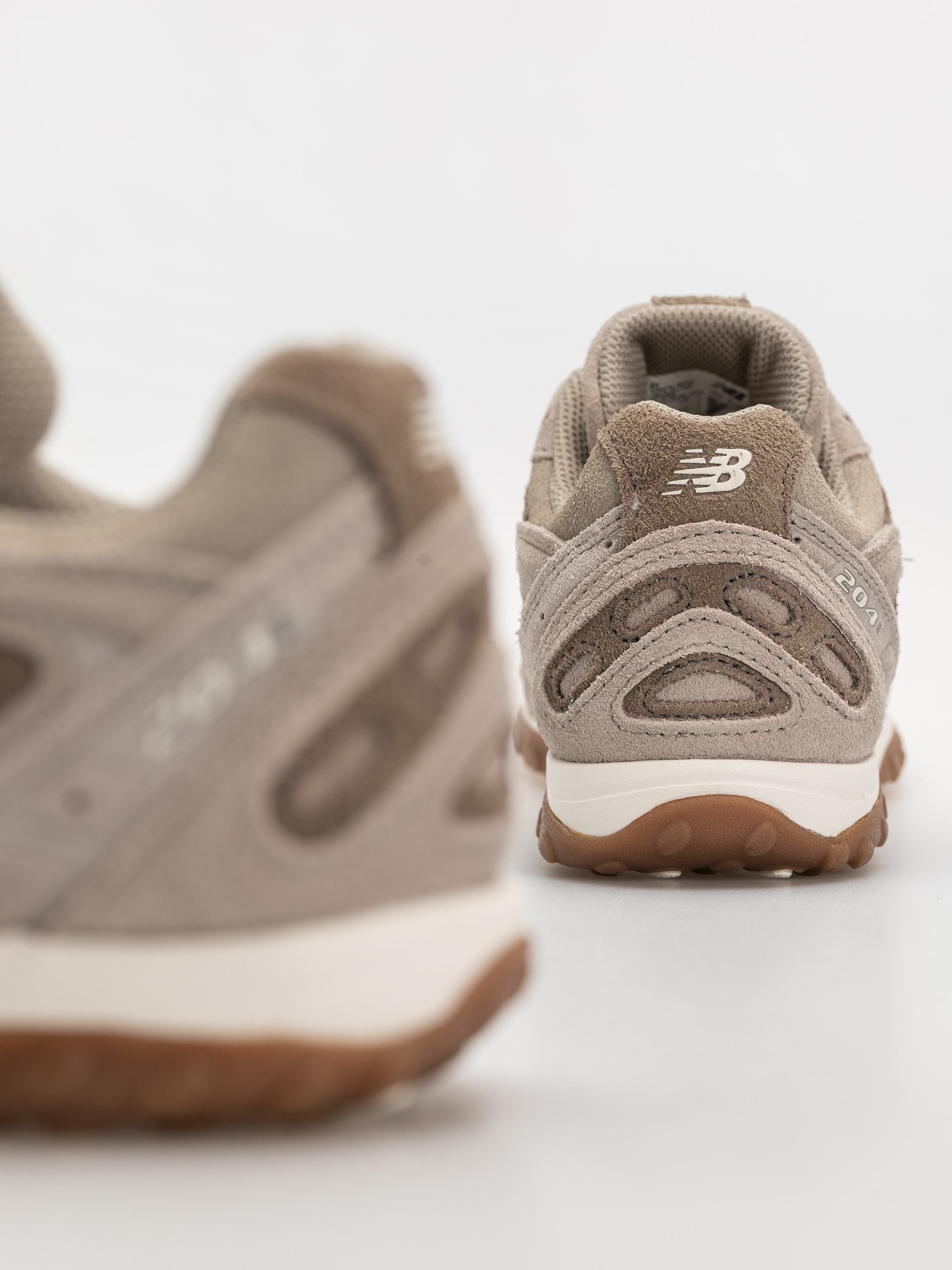 New Balance 204L Shoes (arid stone/thunder brown)