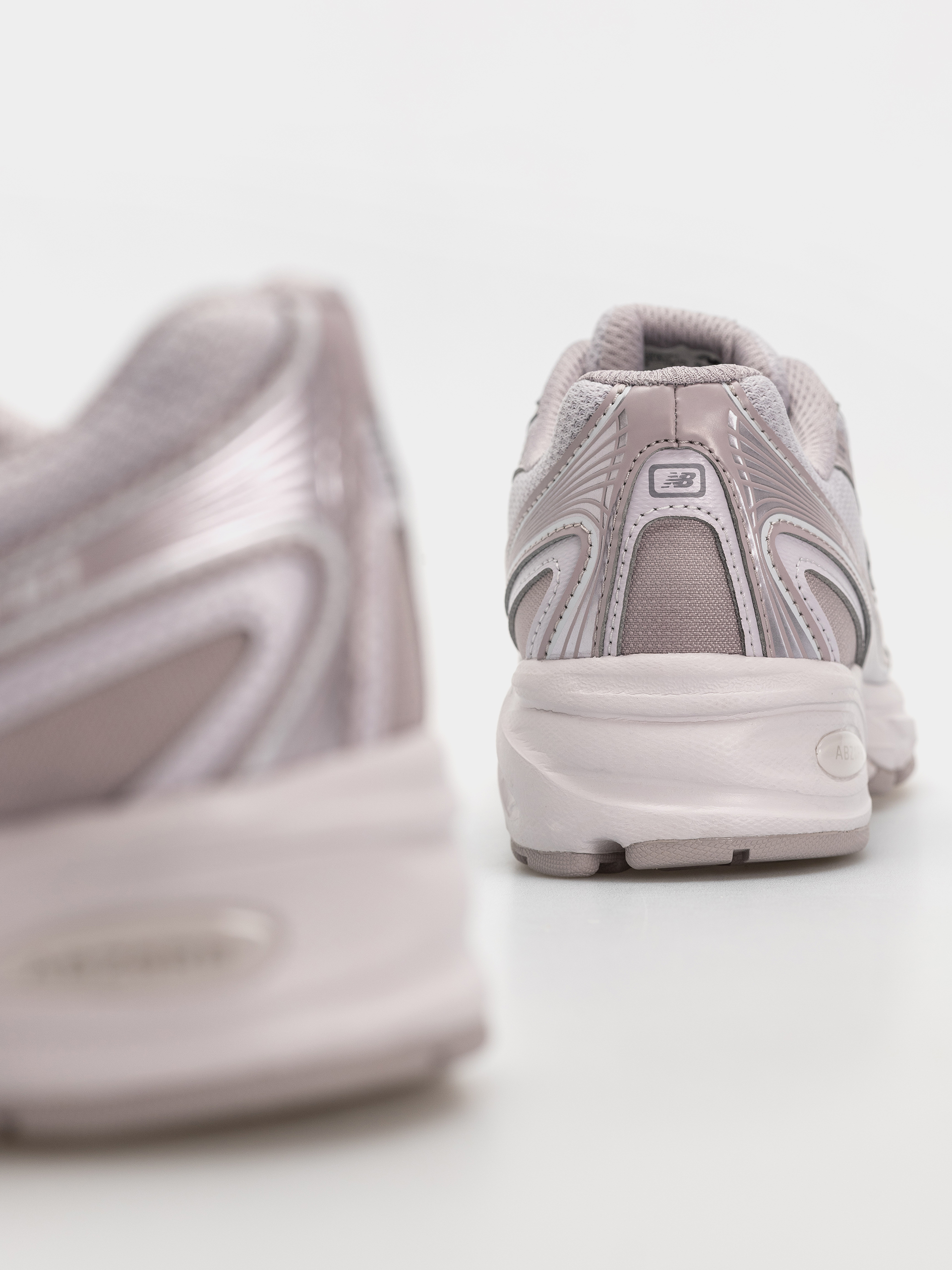 New Balance 740 Shoes (horizon grey/truffle metallic)