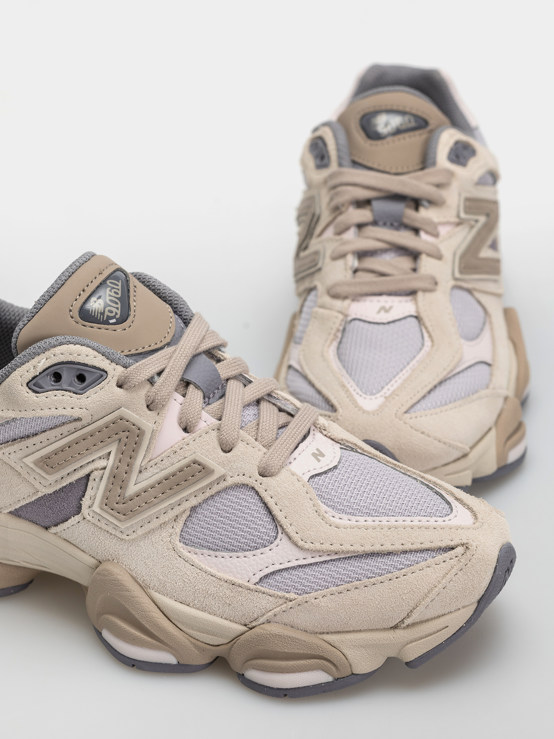 New Balance 9060 Shoes (timberwolf/driftwood)