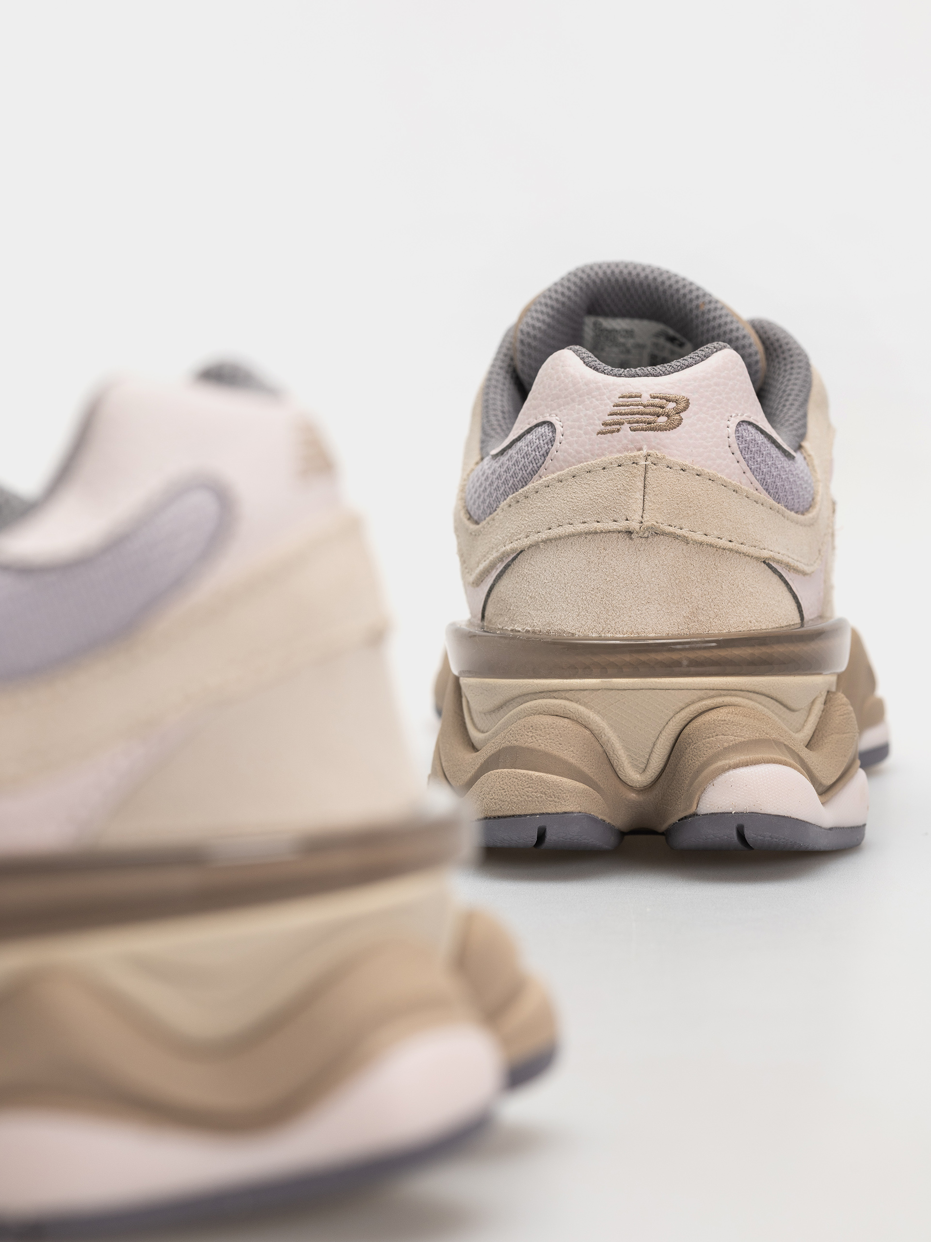 New Balance 9060 Shoes (timberwolf/driftwood)