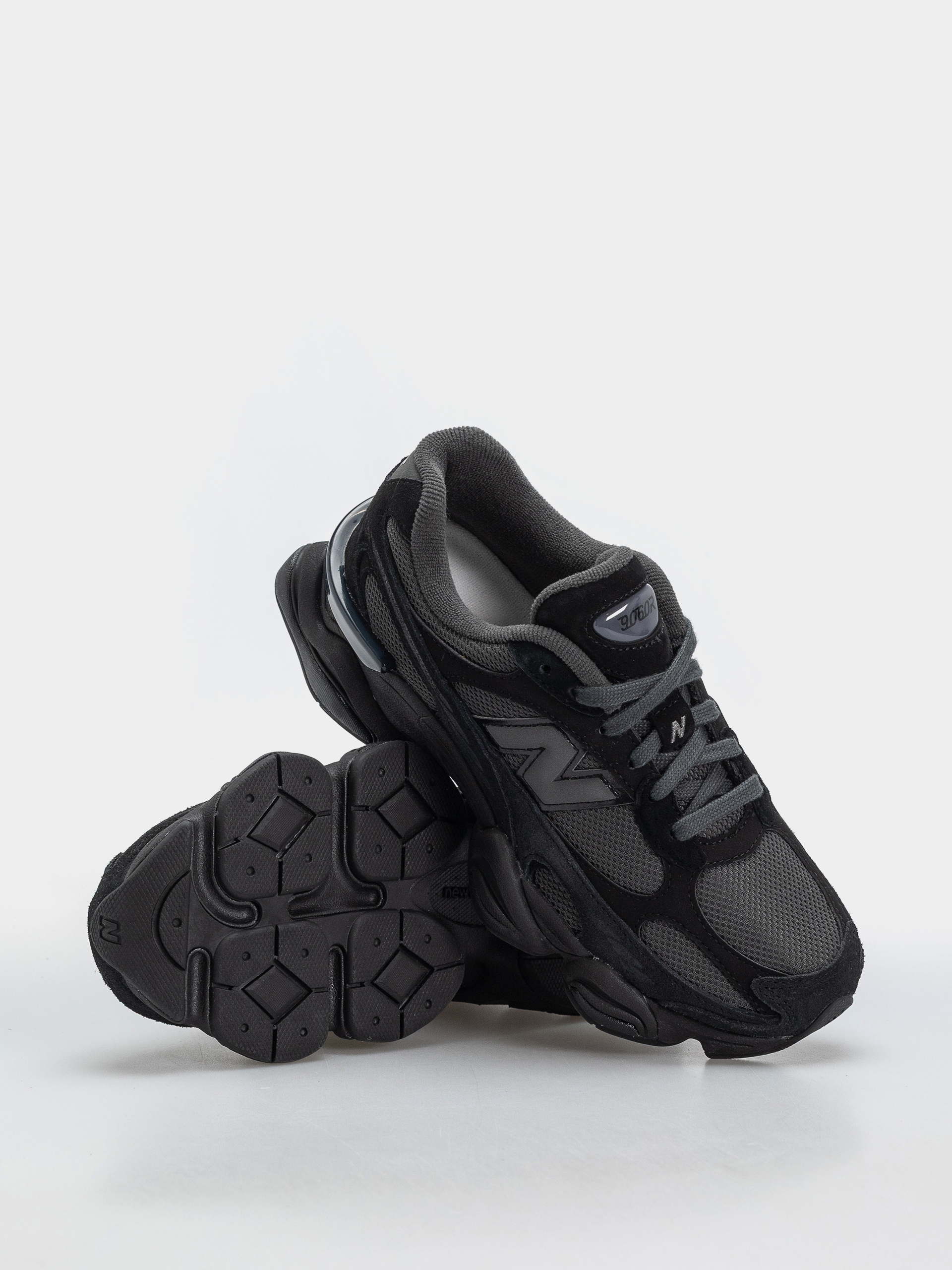 New Balance 9060 Shoes (black/blacktop)