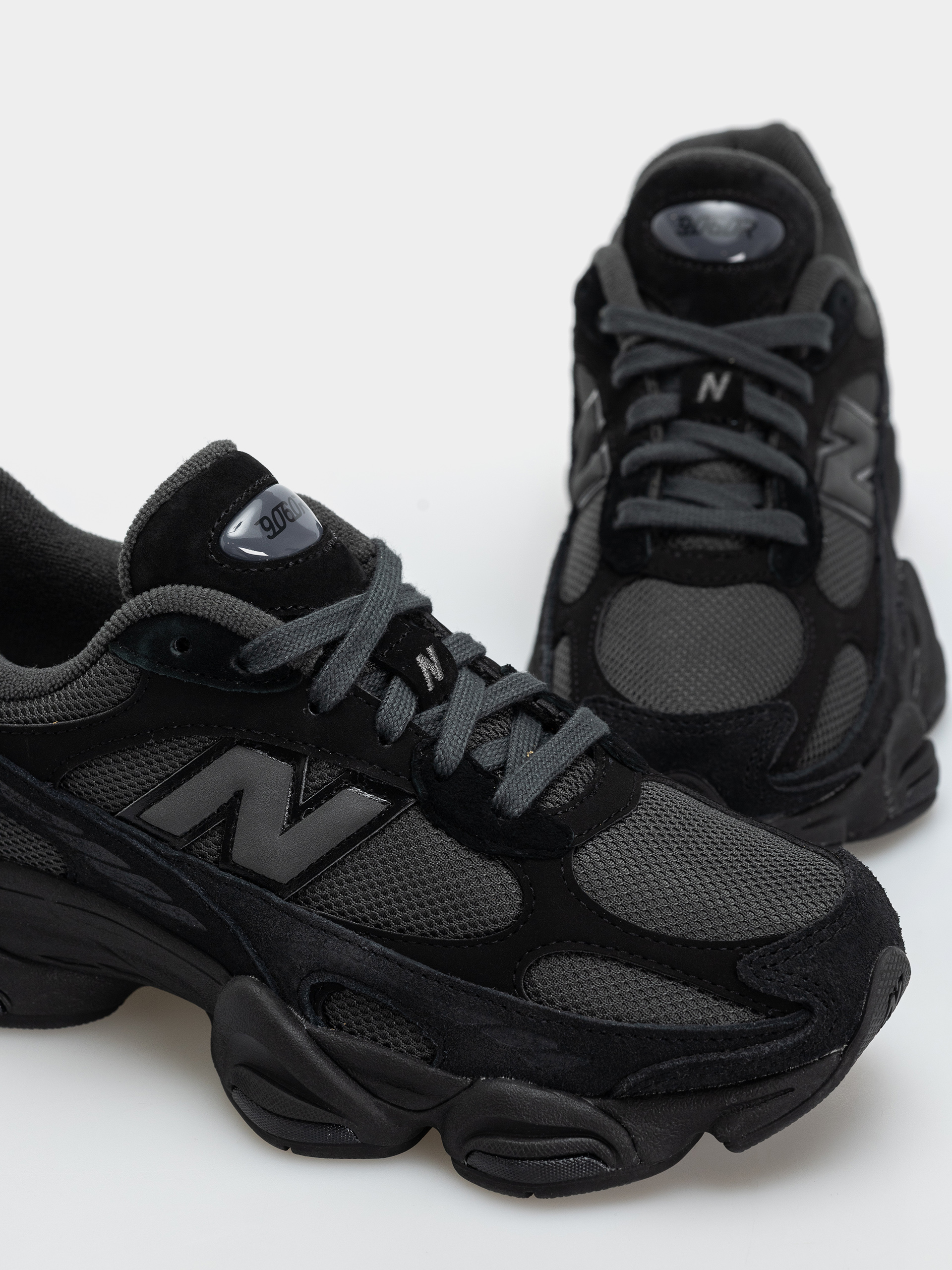 New Balance 9060 Shoes (black/blacktop)