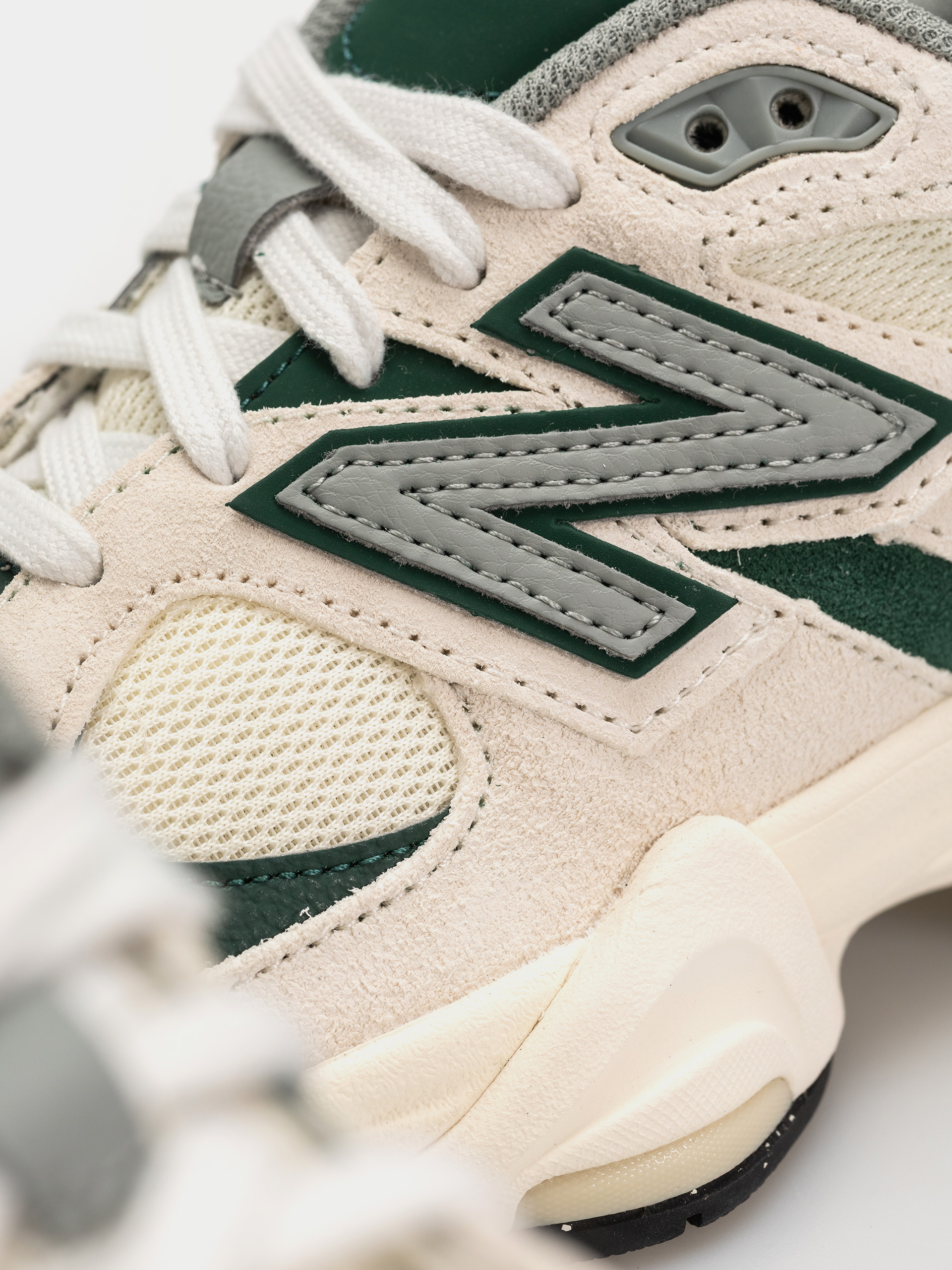 New Balance 9060 Schuhe (nightwatch green/angora)