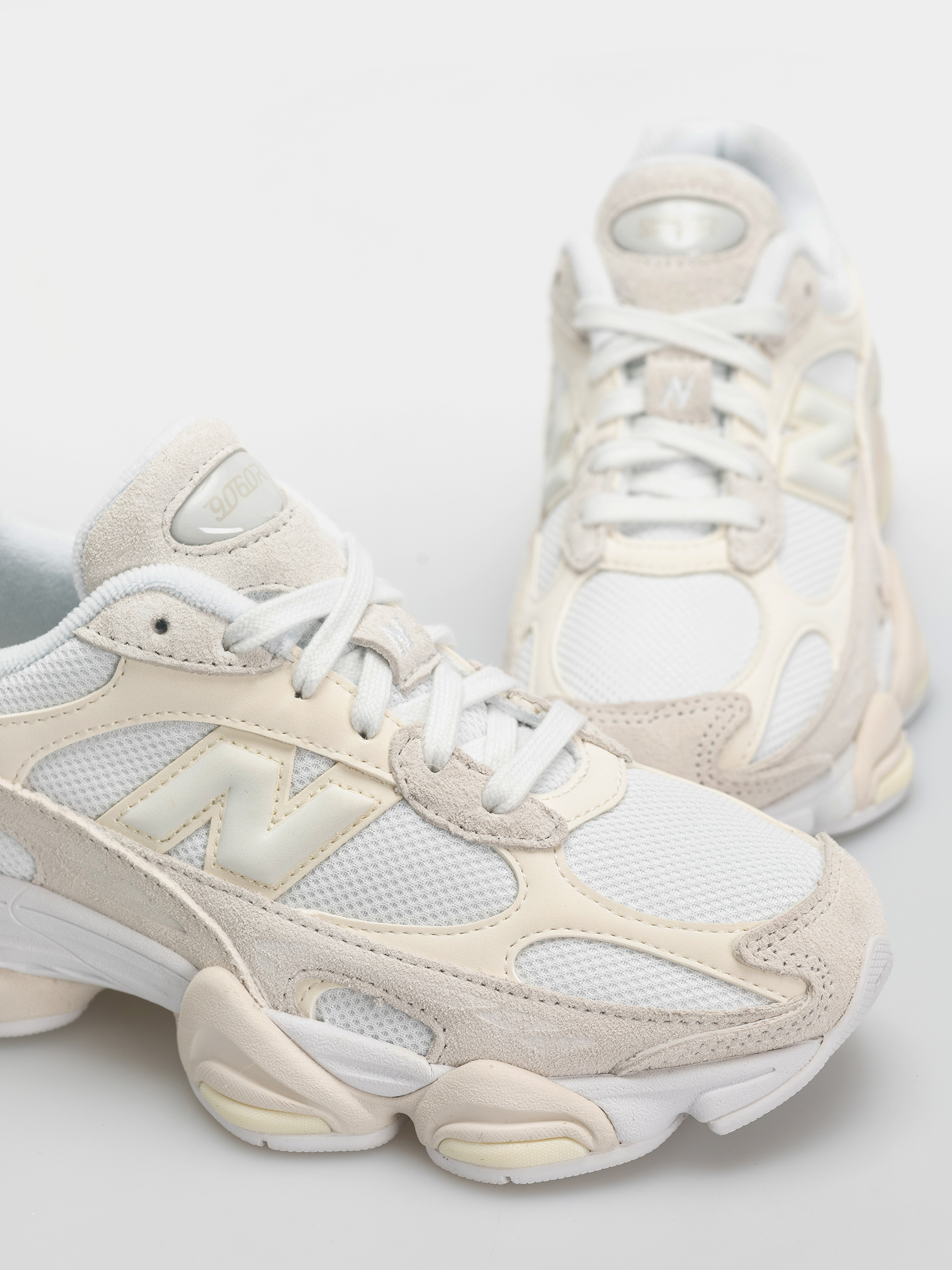 New Balance 9060 Shoes (angora/sea salt)