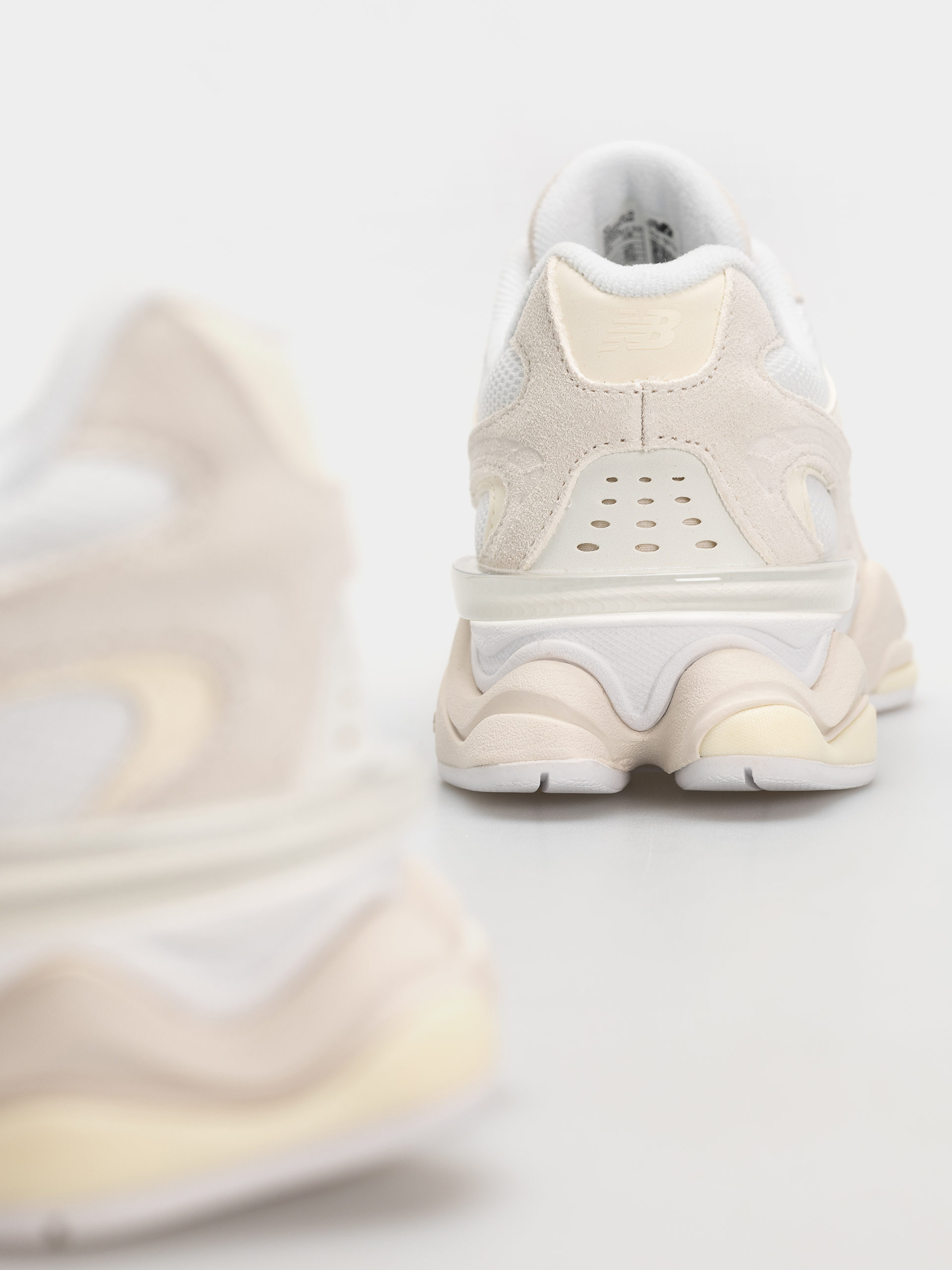 New Balance 9060 Shoes (angora/sea salt)
