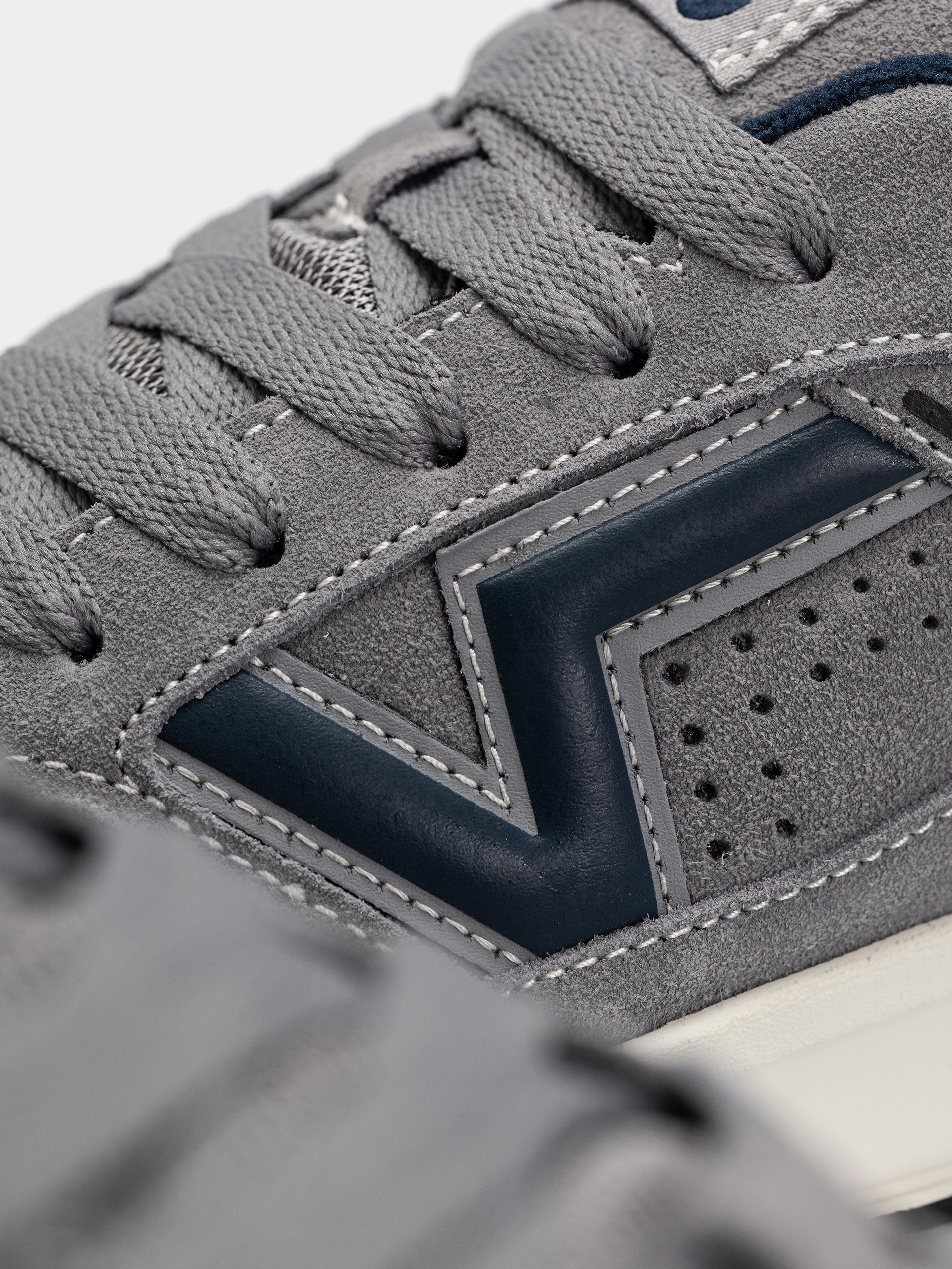 Vans Upland Shoes (gray/navy)