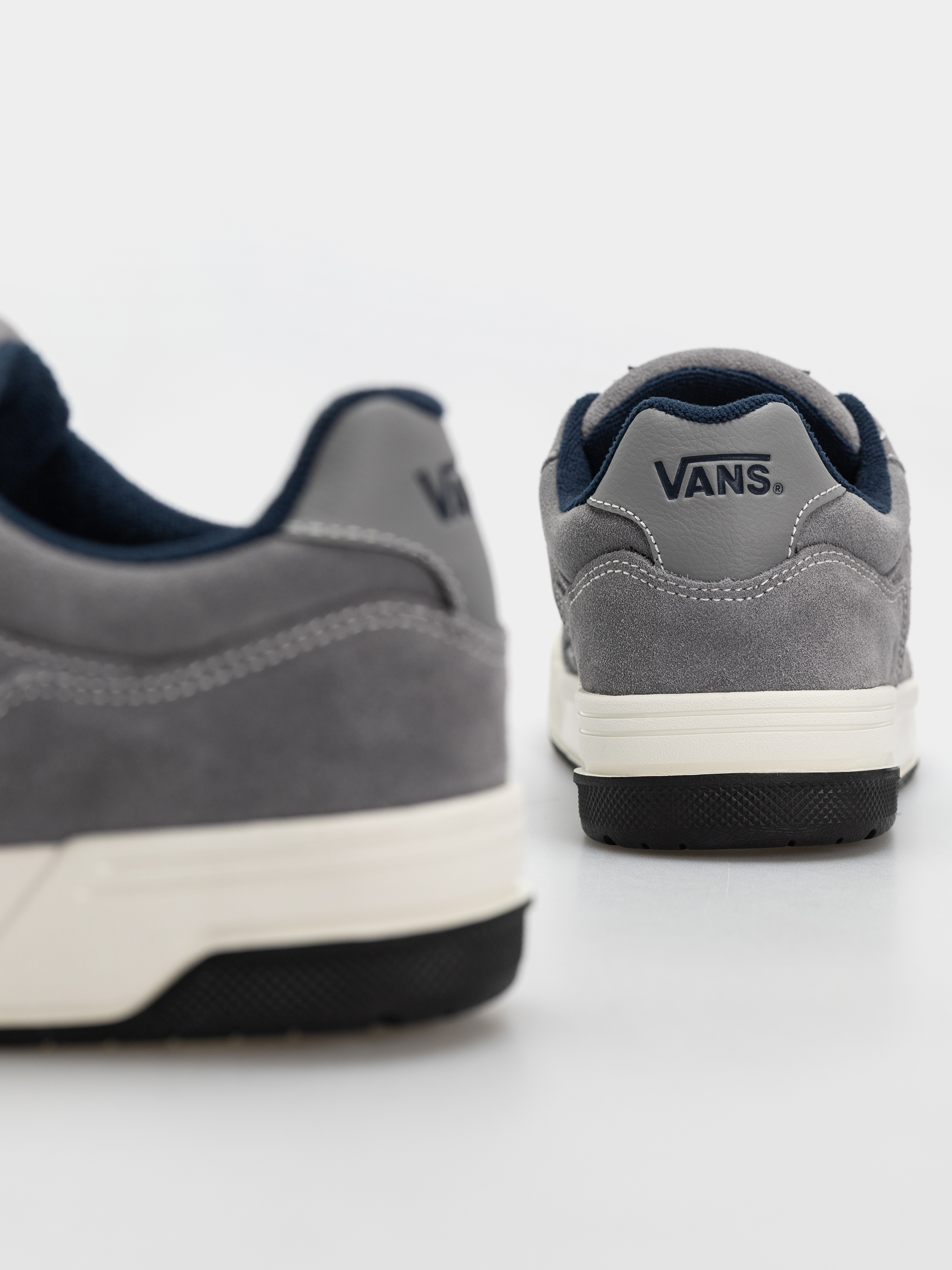 Vans Upland Shoes (gray/navy)