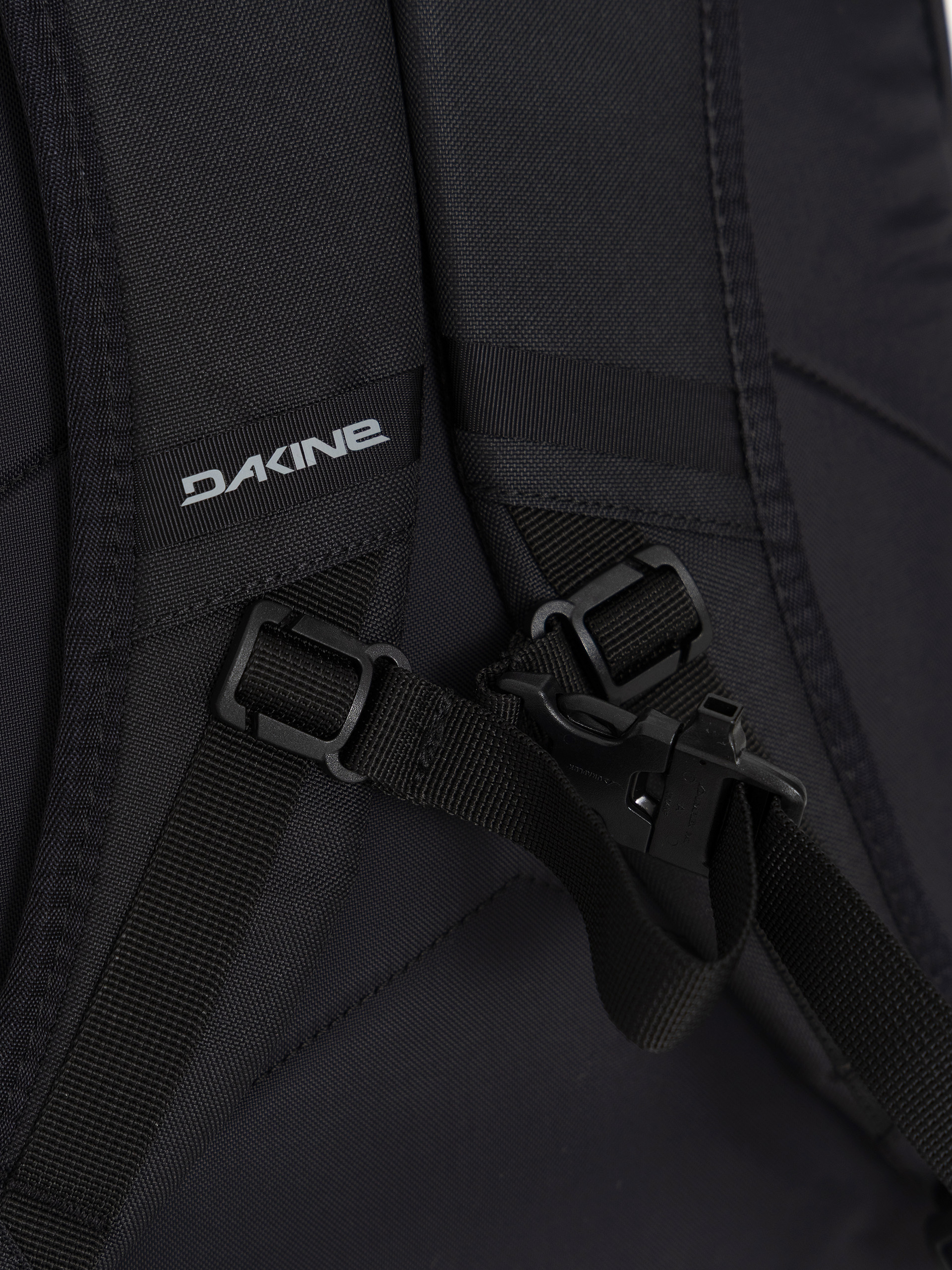 Dakine Grom 23L Backpack (black)