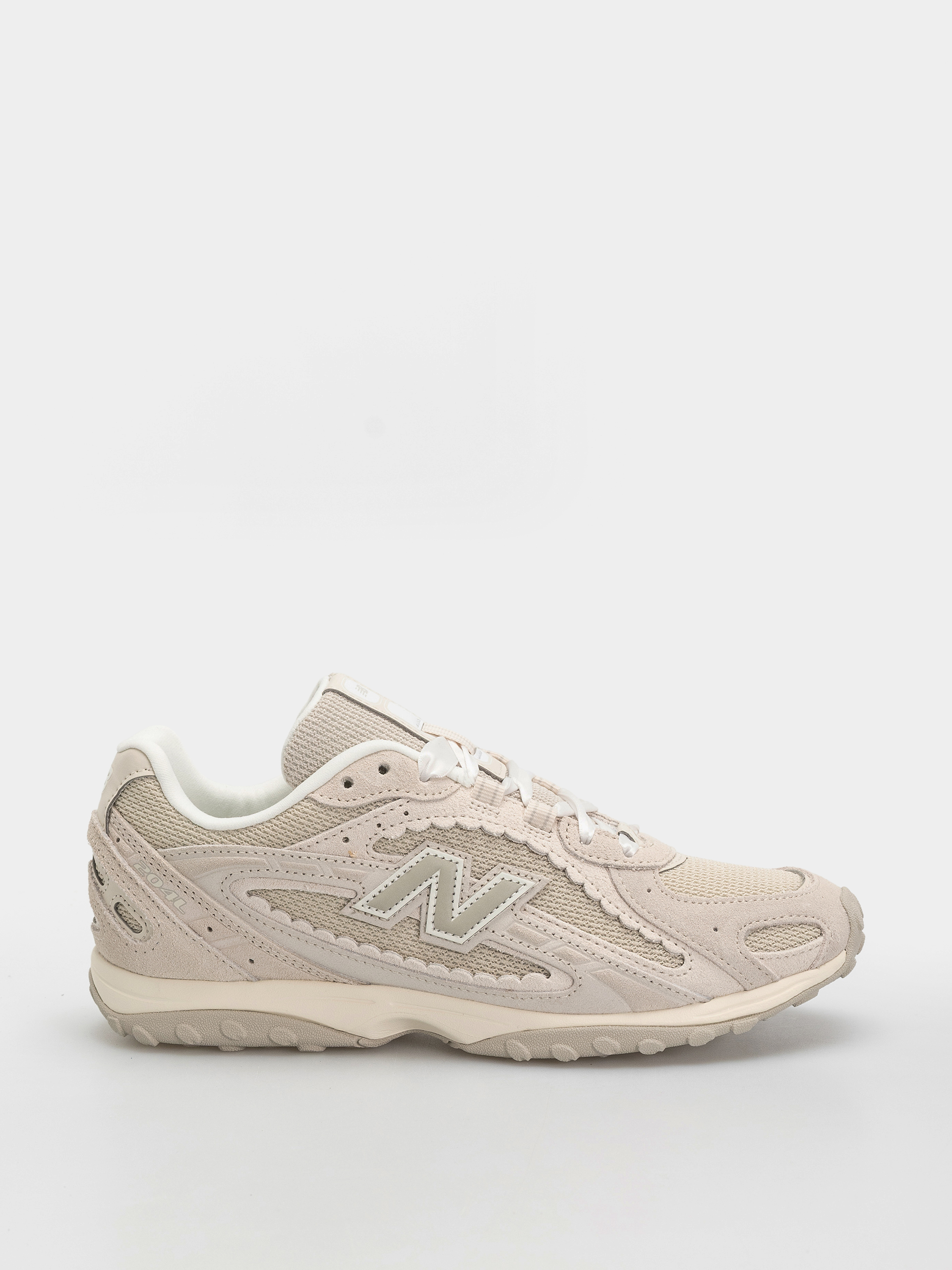 New Balance 204L Shoes (sea salt)