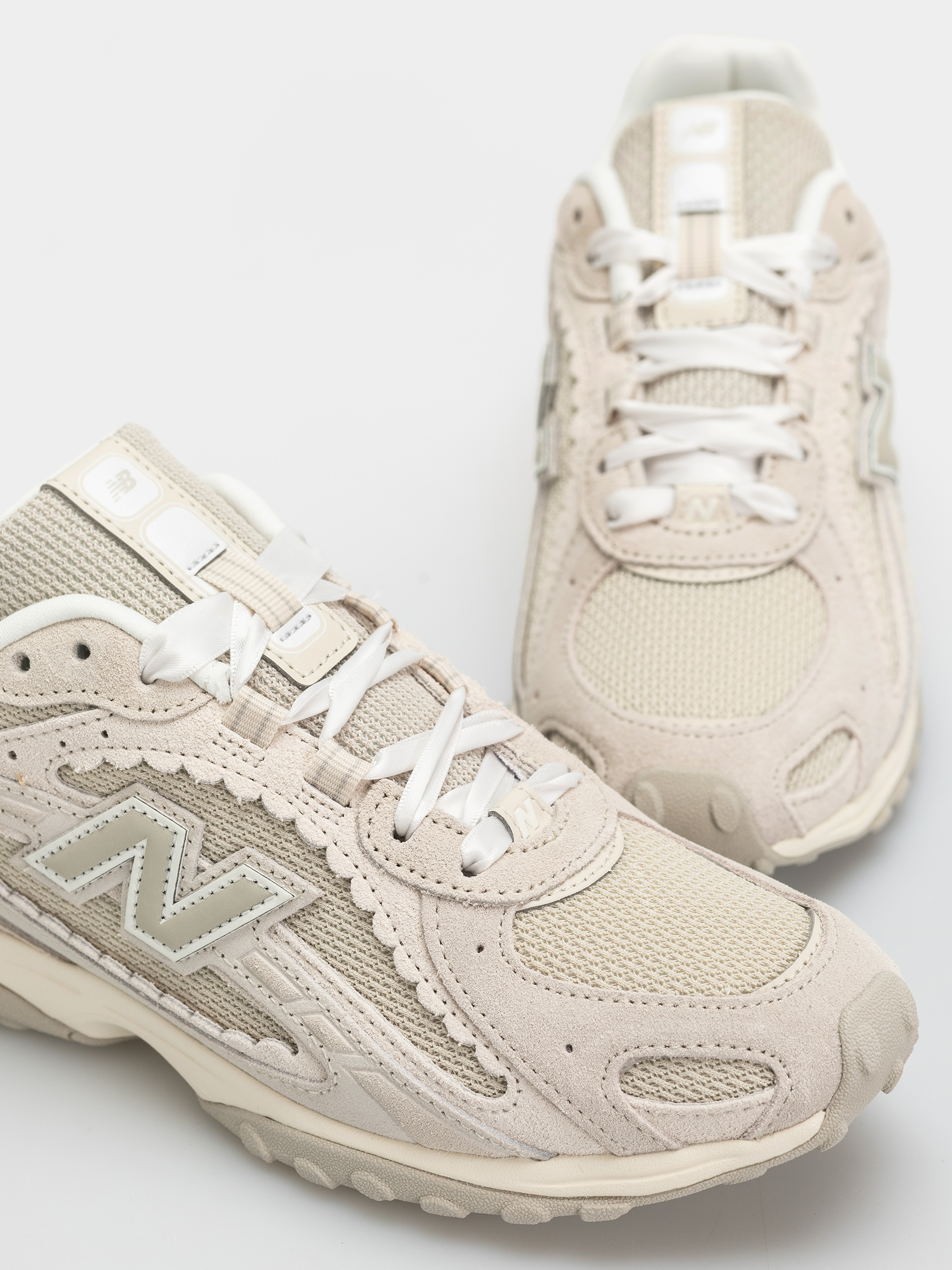 New Balance 204L Shoes (sea salt)