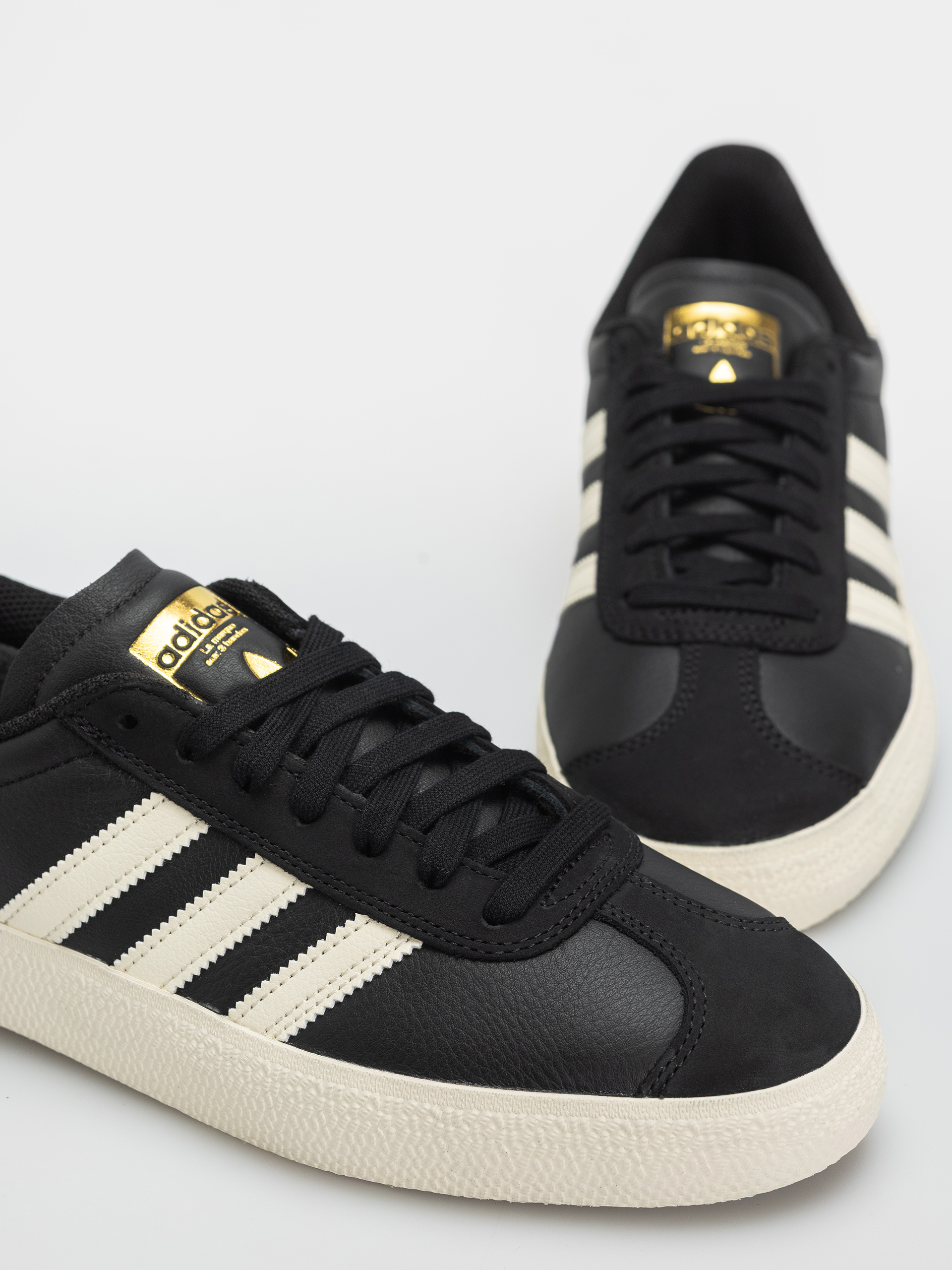 adidas Gazelle Adv Schuhe (cblack/crewht/goldmt)