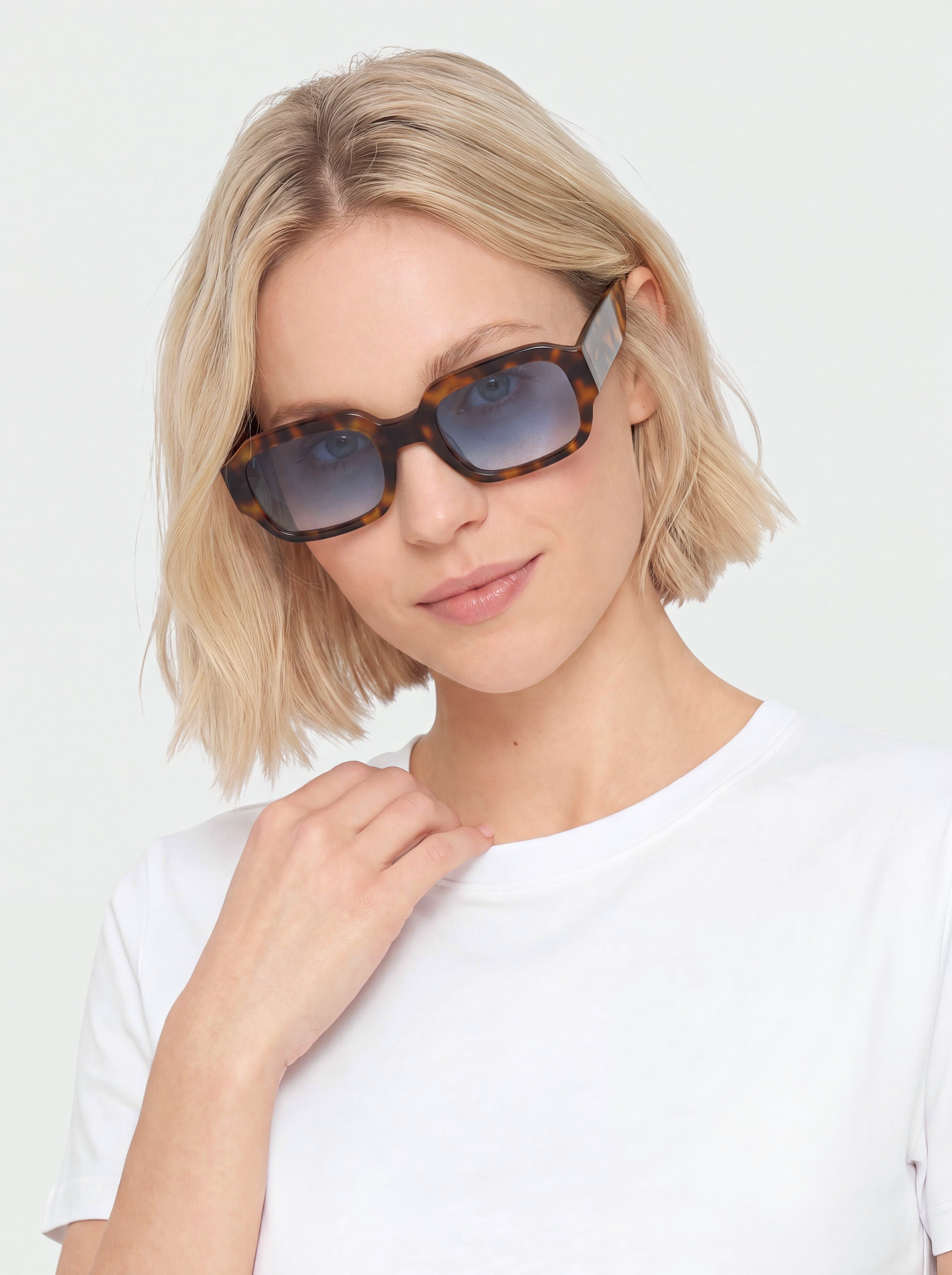 MessyWeekend Sonnenbrille Downey (tortoise/blue)