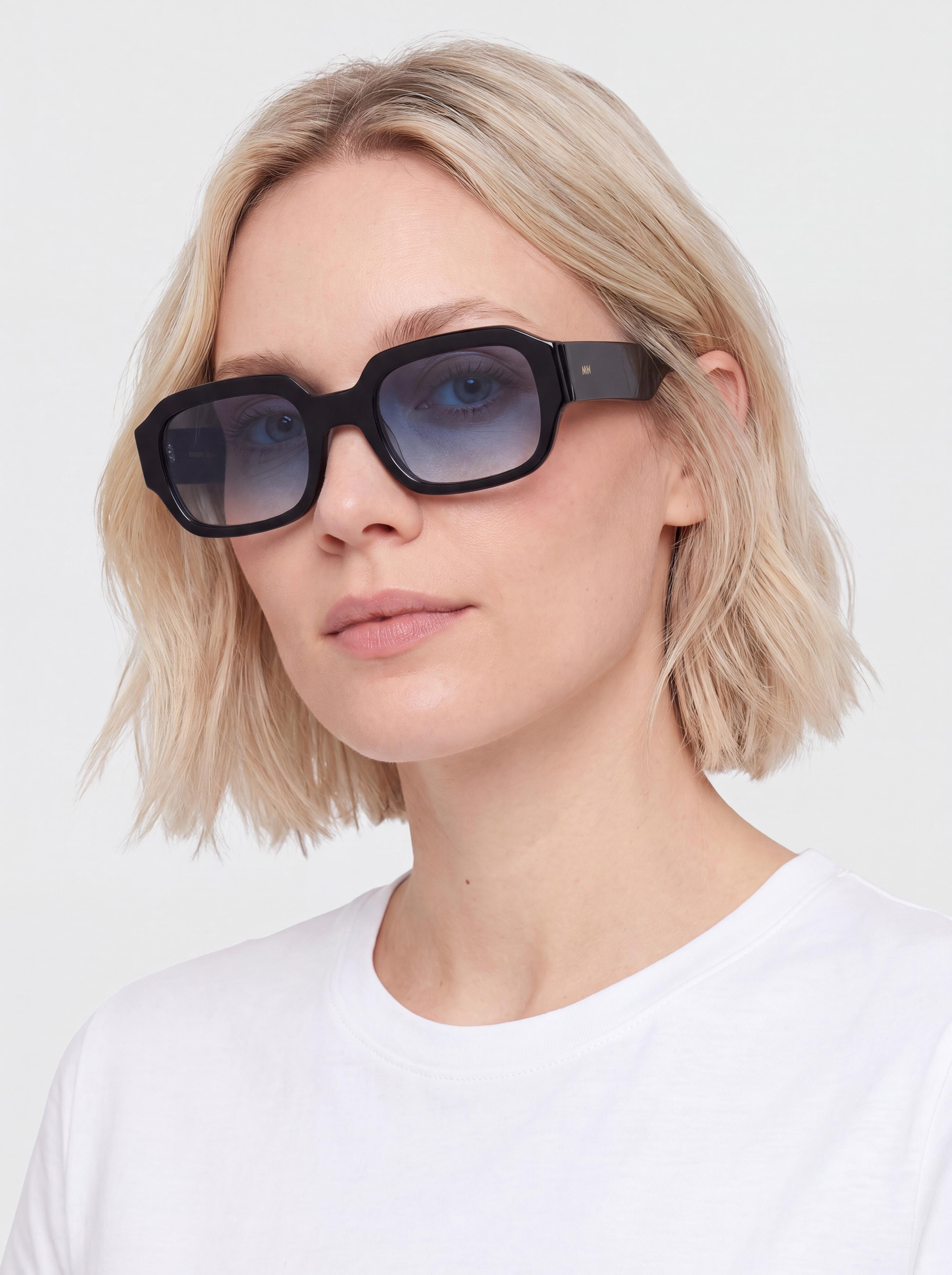 MessyWeekend Sonnenbrille Downey (black/gradient blue)