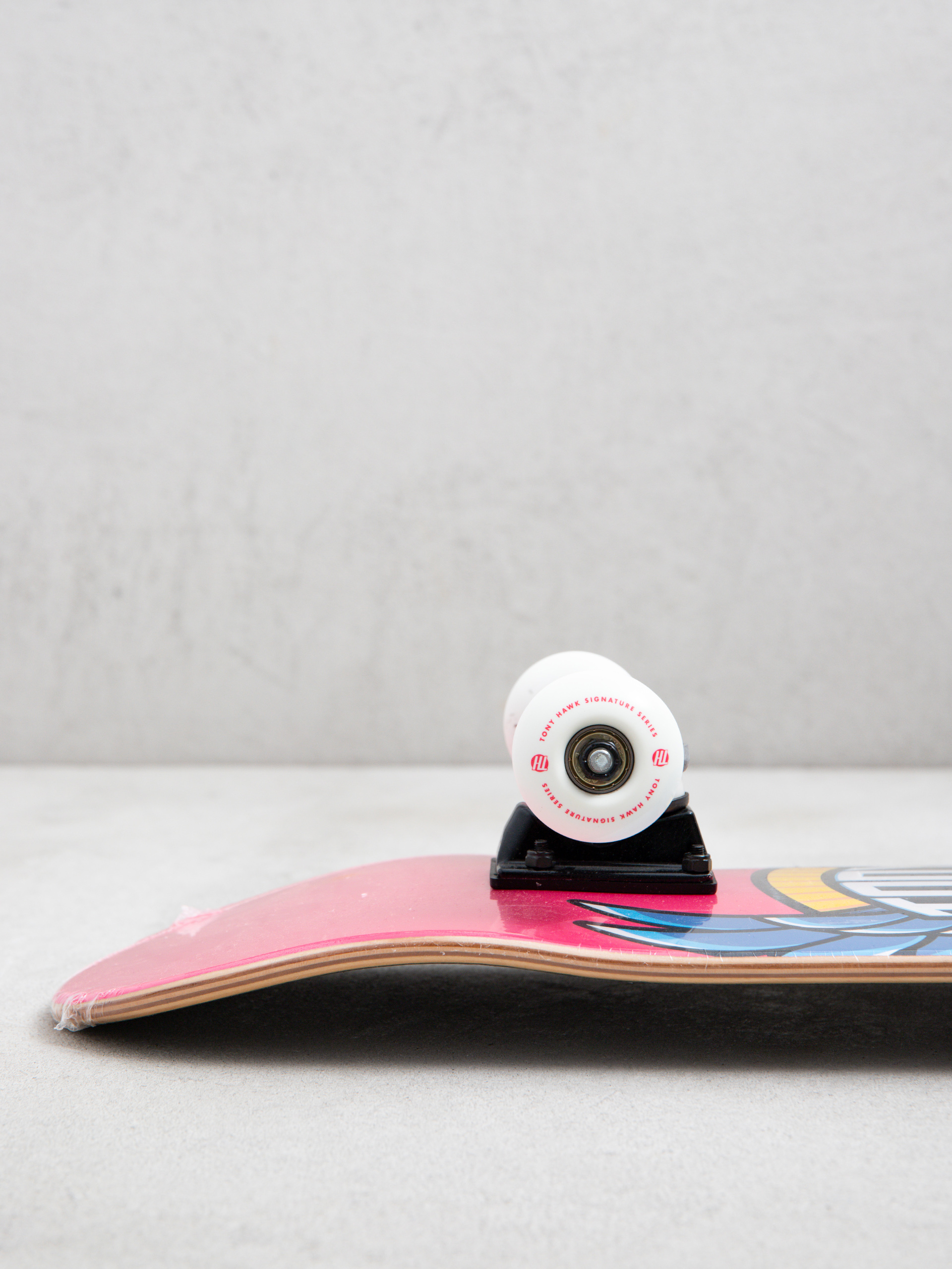 Tony Hawk Eagle Logo Skateboard (pink)