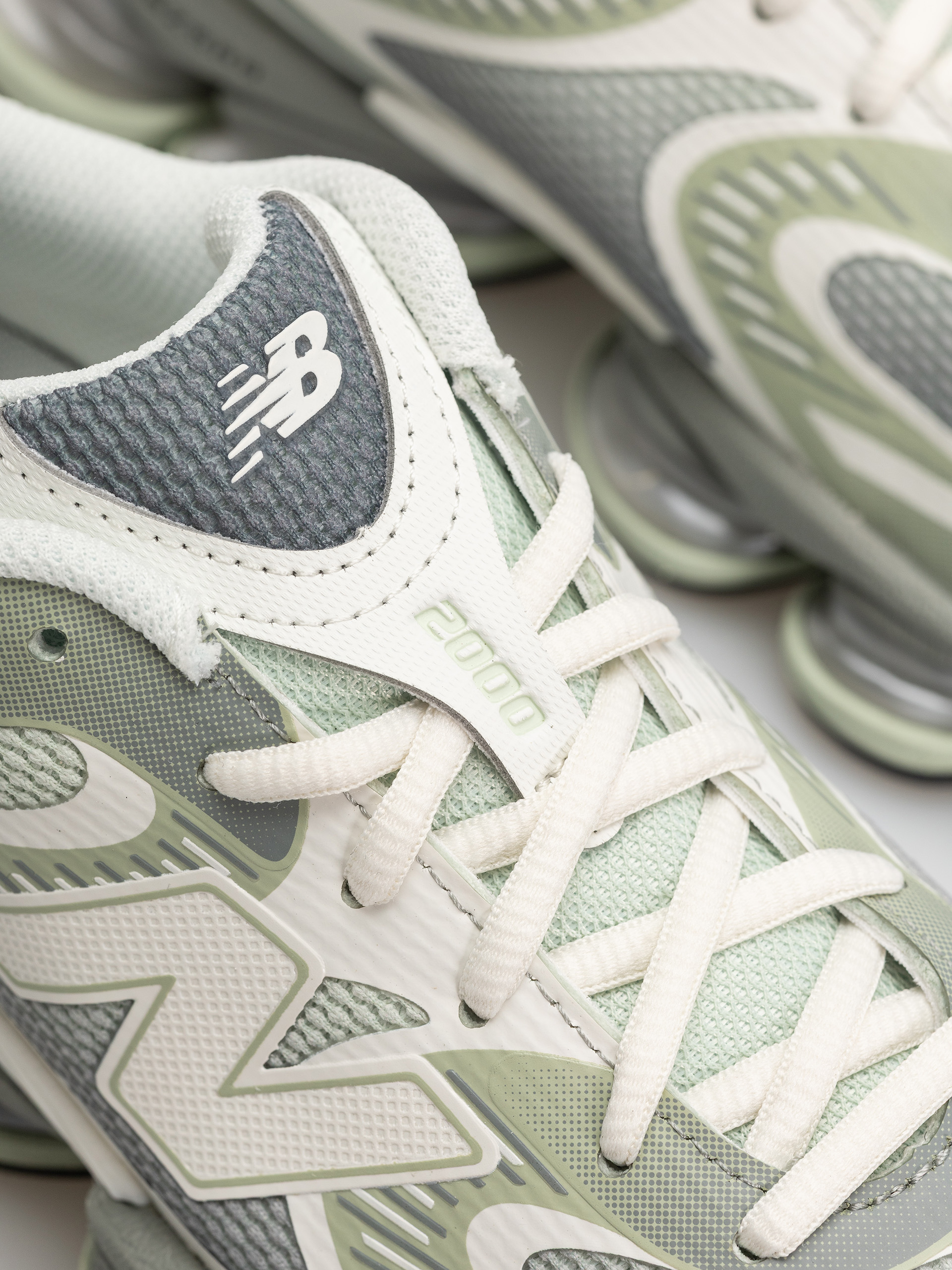 New Balance 2000 Shoes (silver moss/bayberry/sea salt)