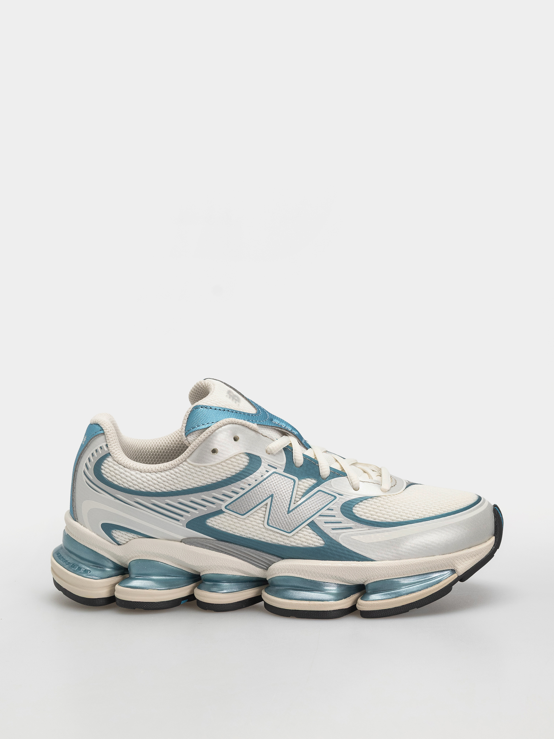 New Balance 2000 Shoes (sea salt/altitude metallic)