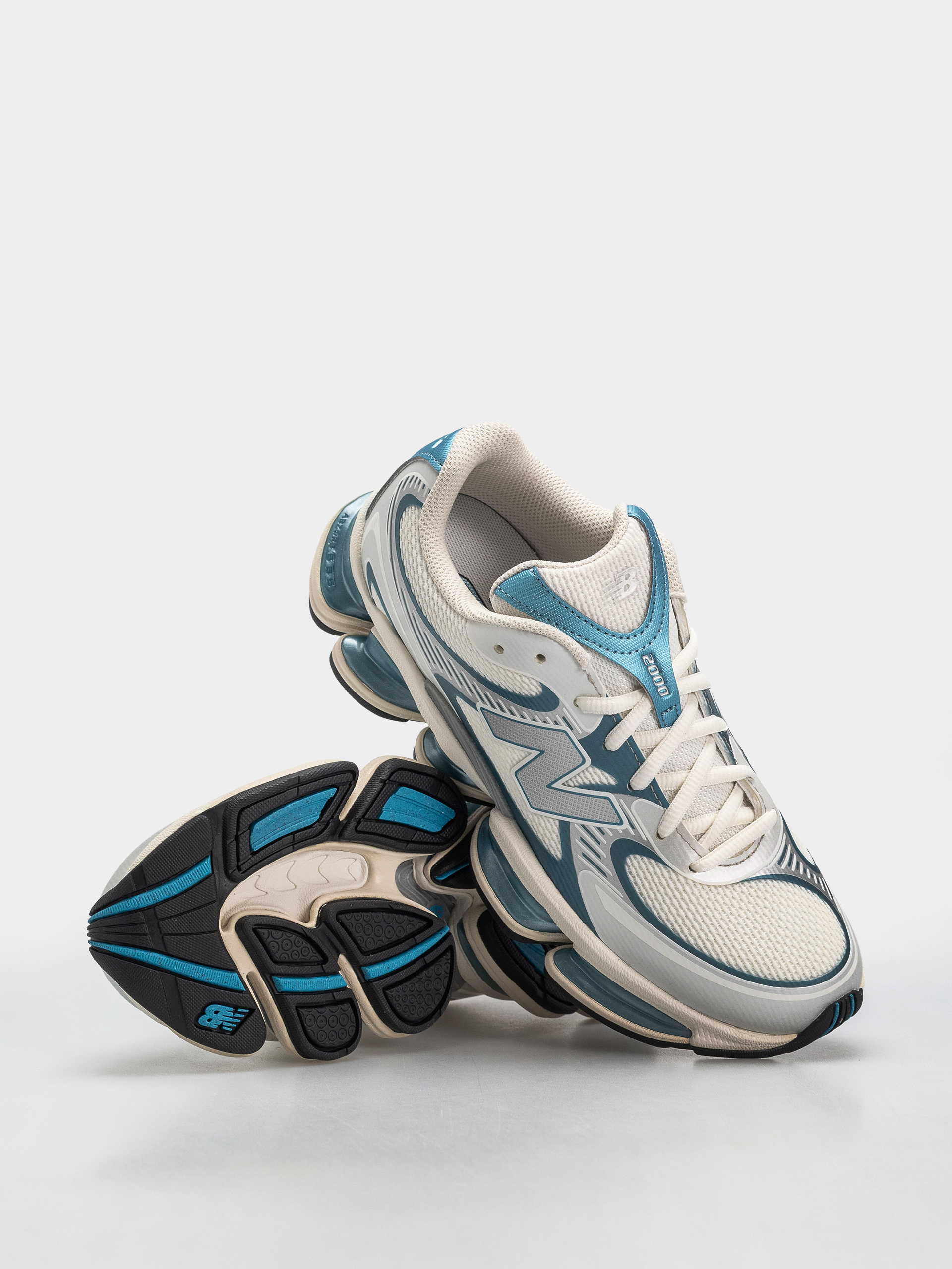 New Balance 2000 Shoes (sea salt/altitude metallic)