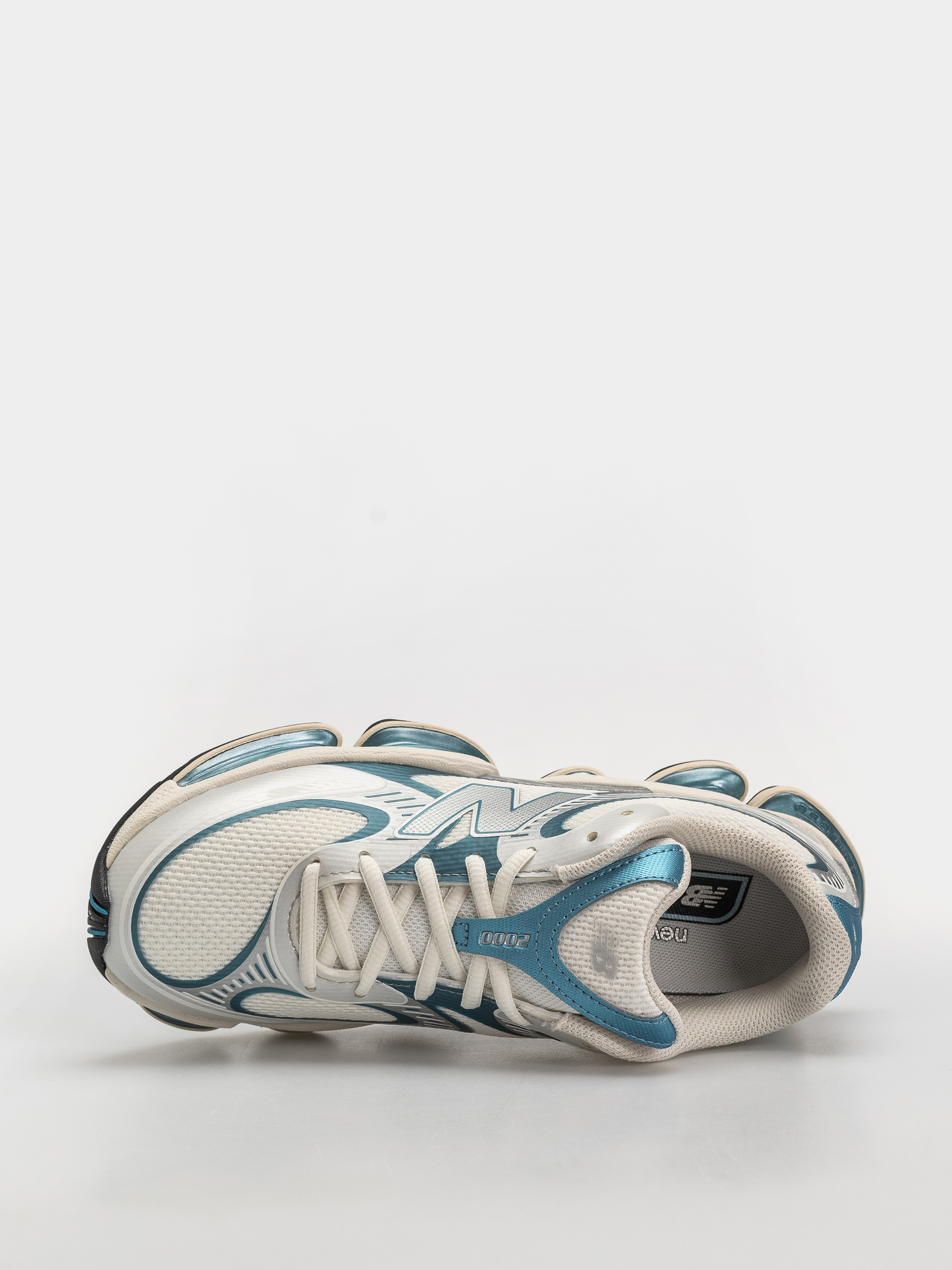 New Balance 2000 Shoes (sea salt/altitude metallic)
