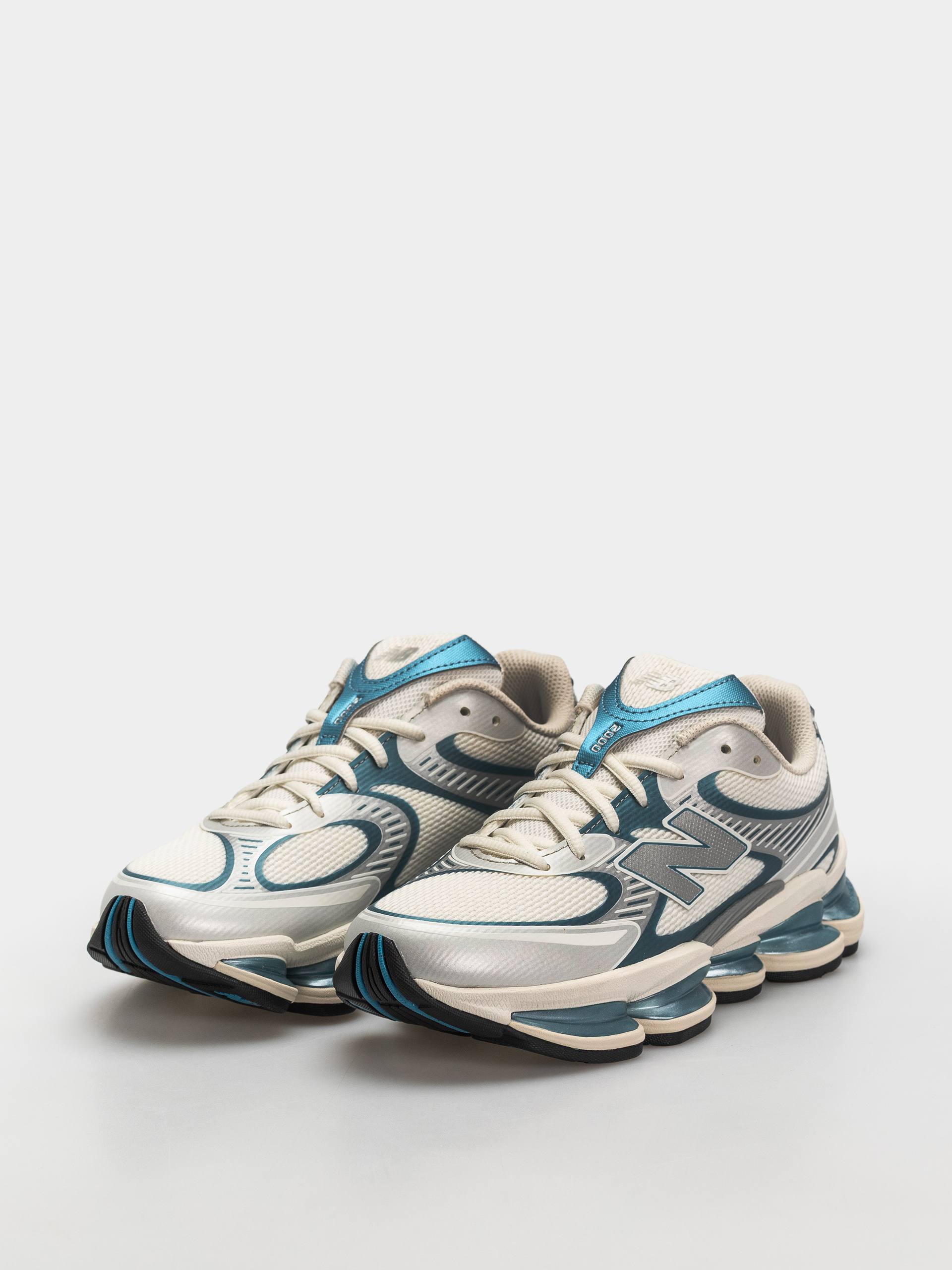 New Balance 2000 Shoes (sea salt/altitude metallic)