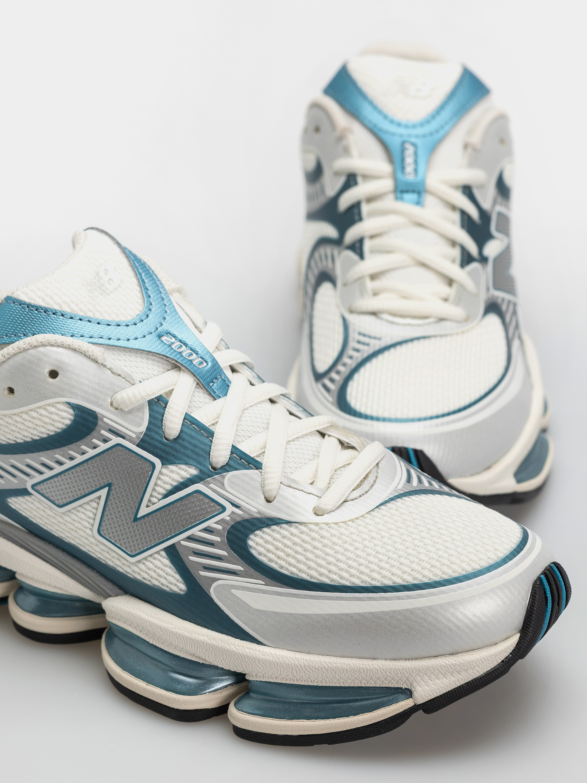 New Balance 2000 Shoes (sea salt/altitude metallic)