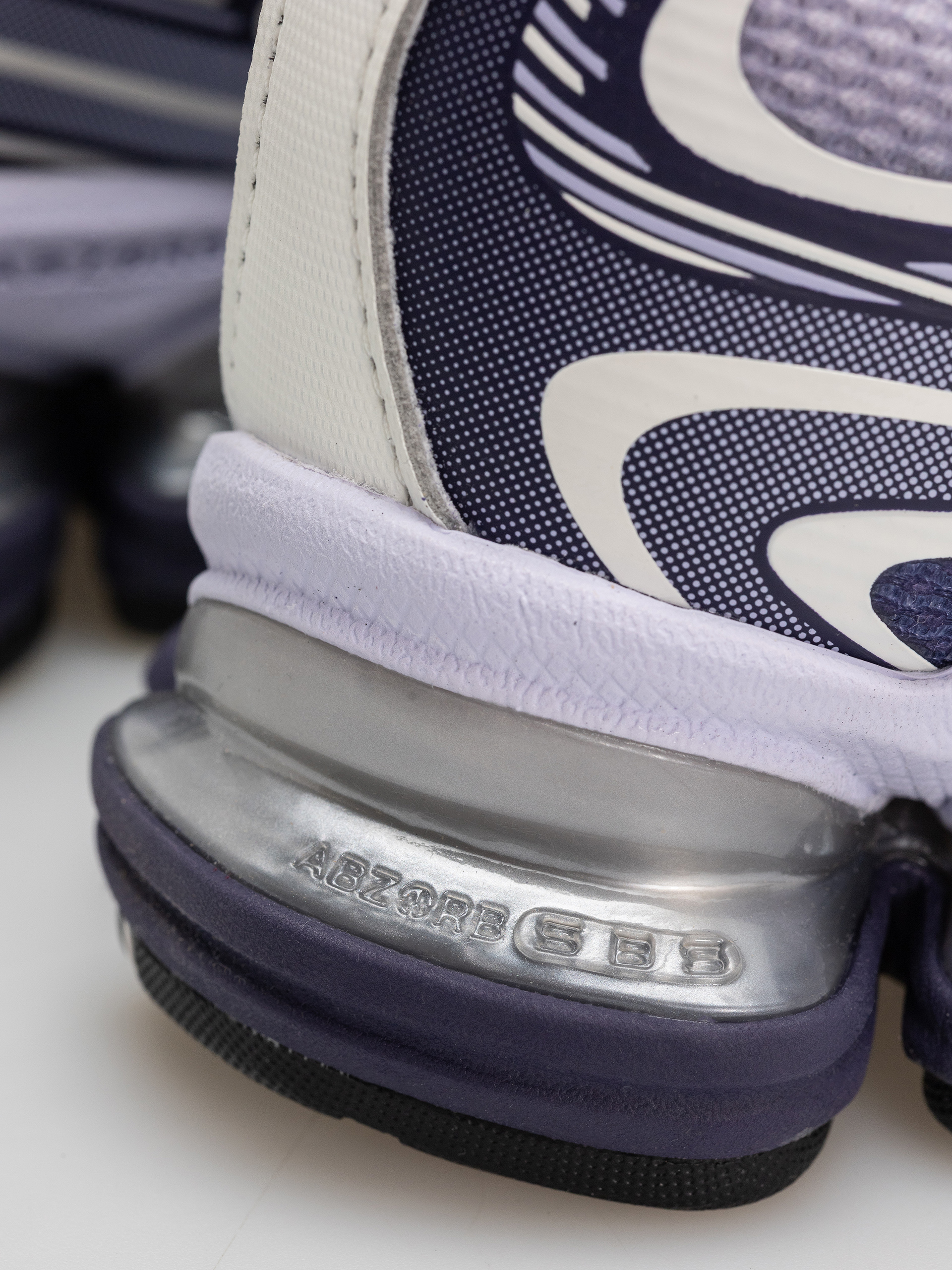 New Balance 2000 Shoes (boysenberry/smoked violet/sea salt)