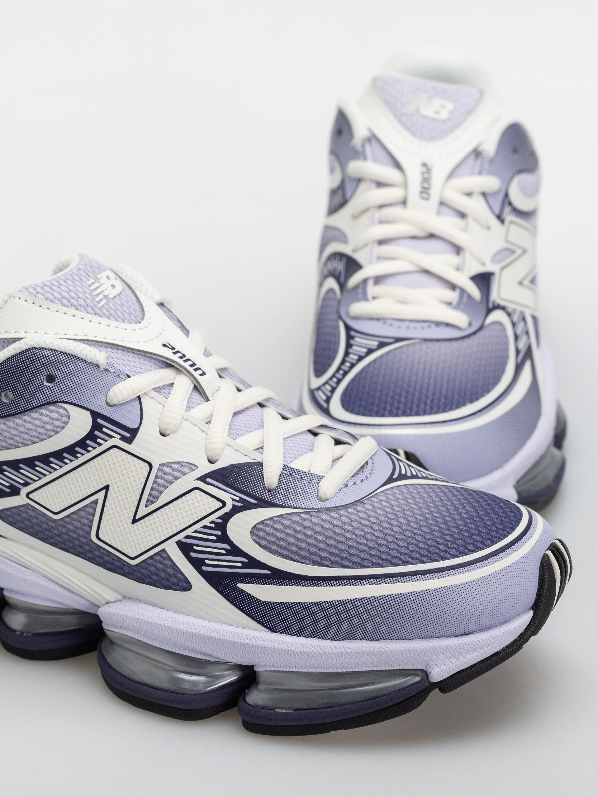 New Balance 2000 Shoes (boysenberry/smoked violet/sea salt)