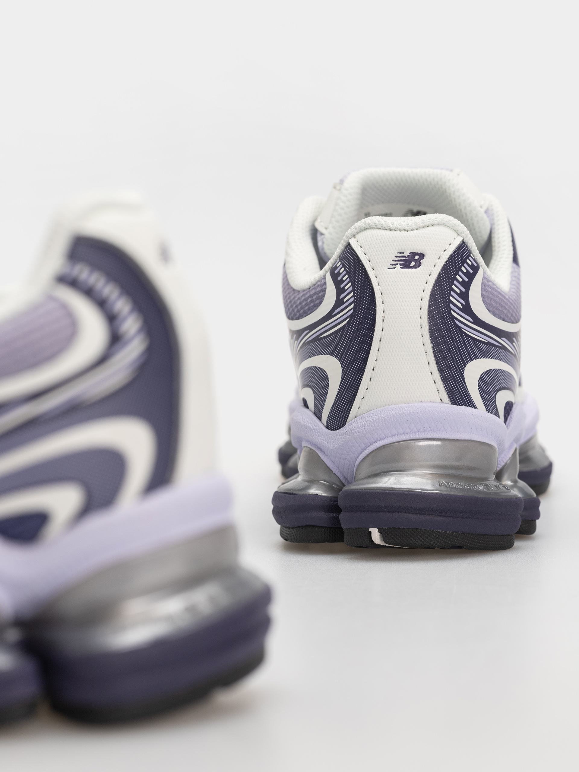 New Balance 2000 Shoes (boysenberry/smoked violet/sea salt)