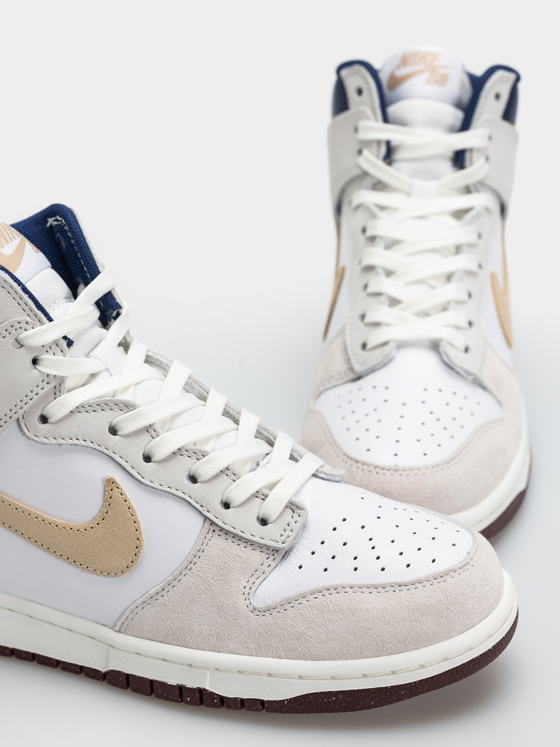 Nike SB Dunk High Pro QS Beyond Shoes (white/ivorysand duneblue void)