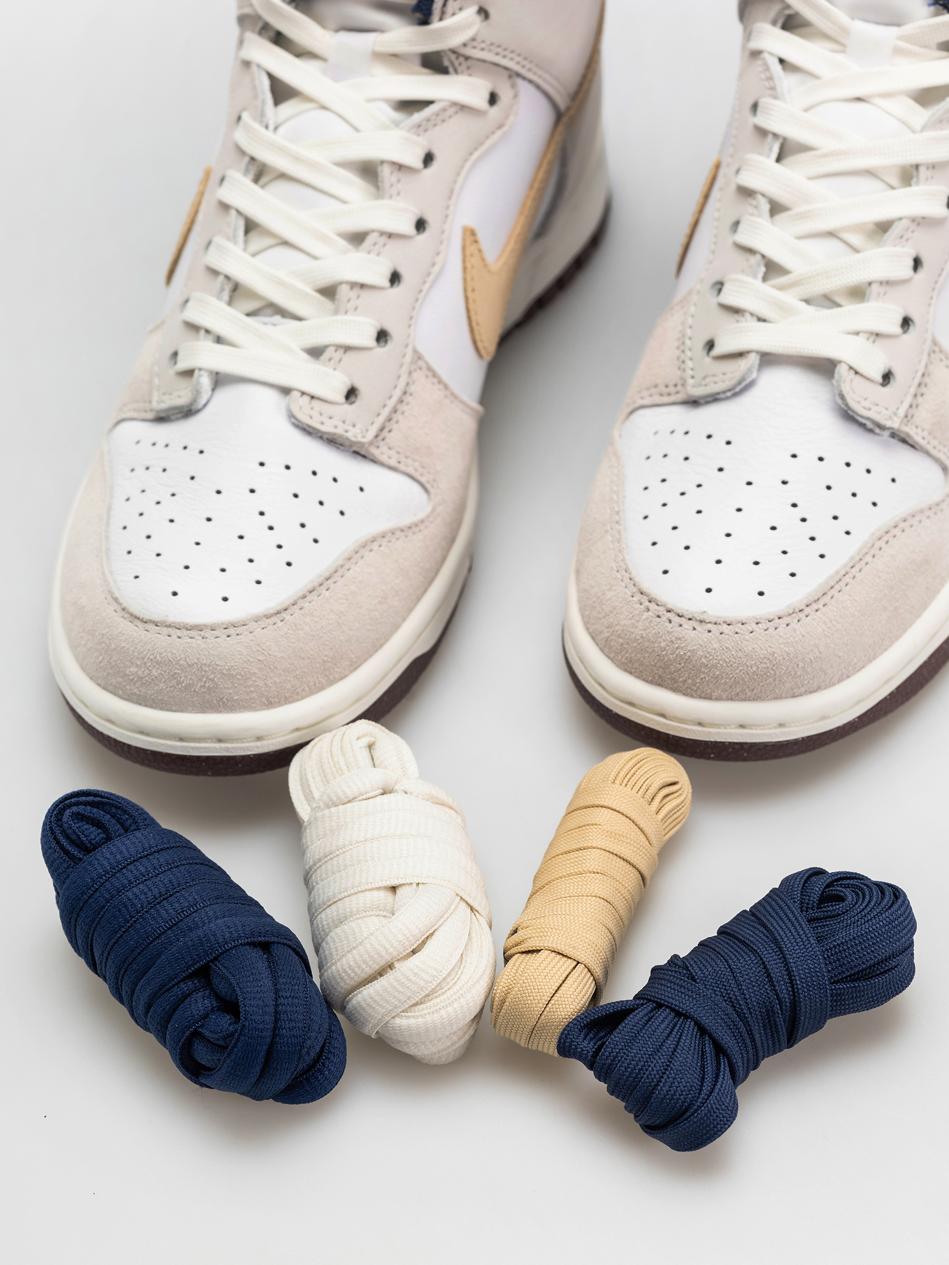 Nike SB Dunk High Pro QS Beyond Shoes (white/ivorysand duneblue void)