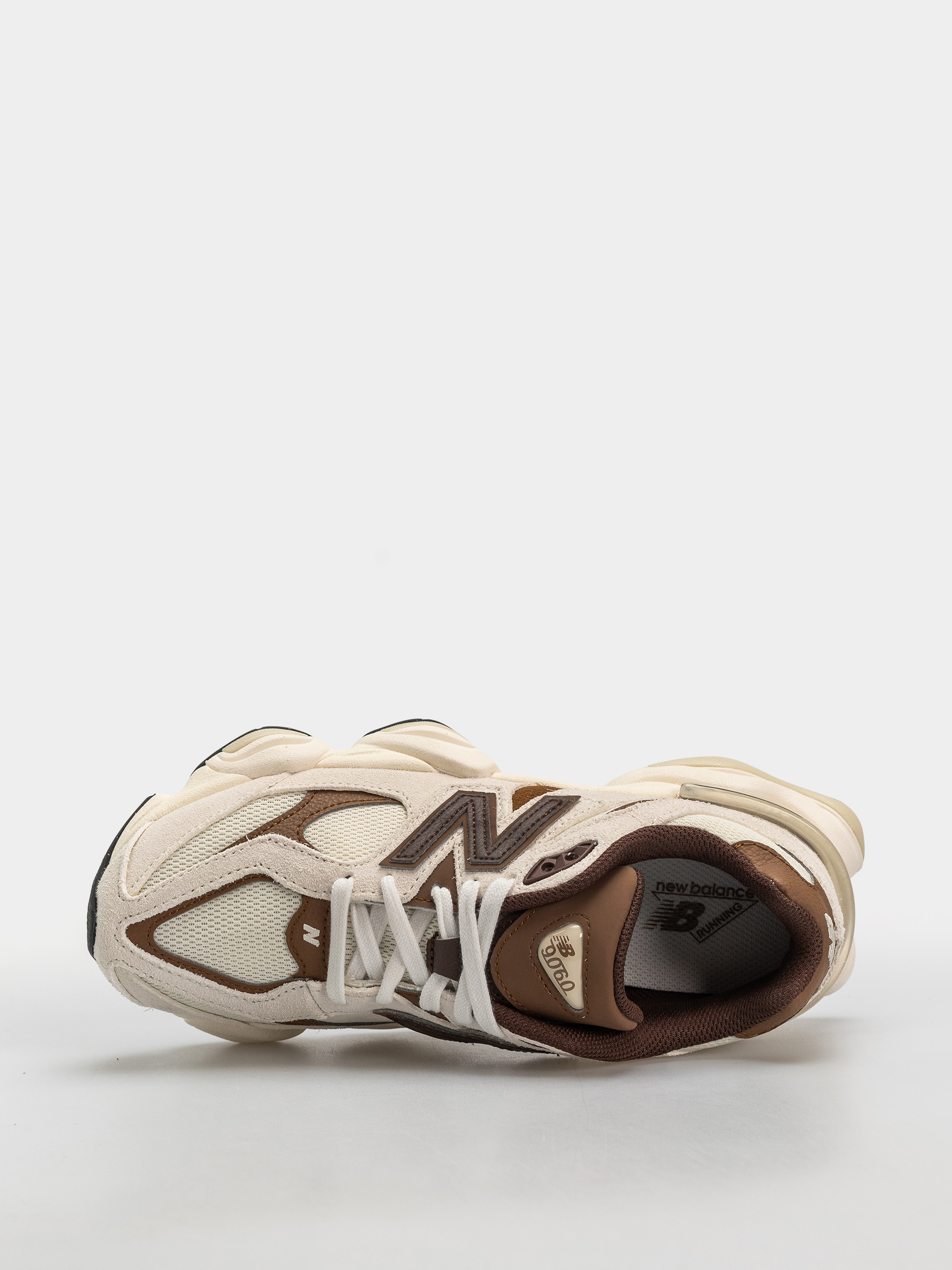 New Balance 9060 Shoes (breakfast tea/angora)