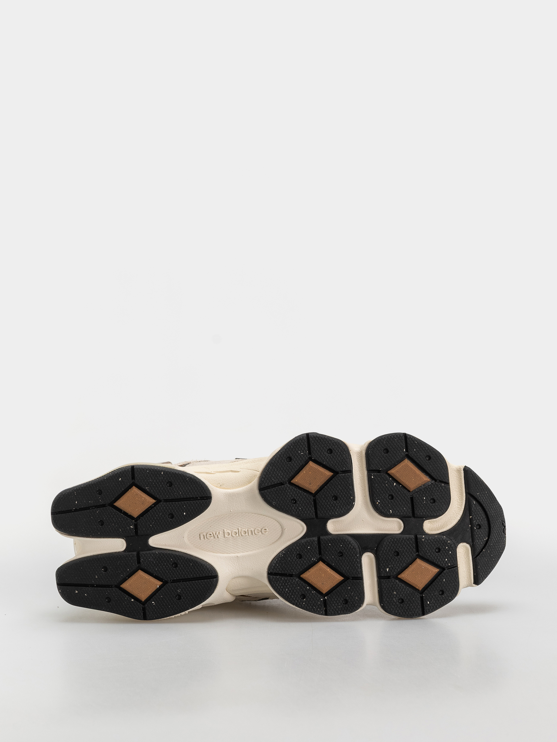 New Balance 9060 Shoes (breakfast tea/angora)