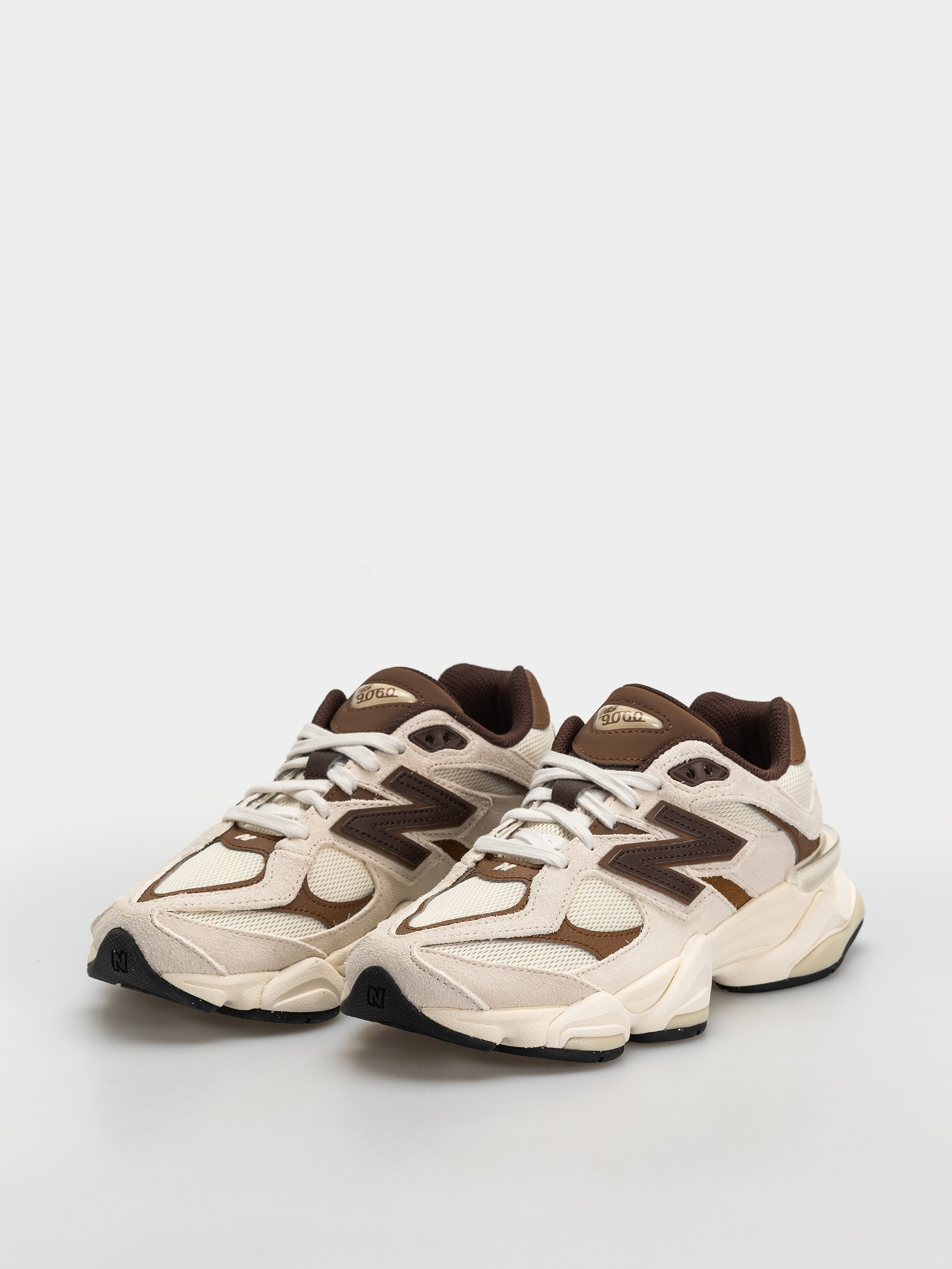 New Balance 9060 Shoes (breakfast tea/angora)