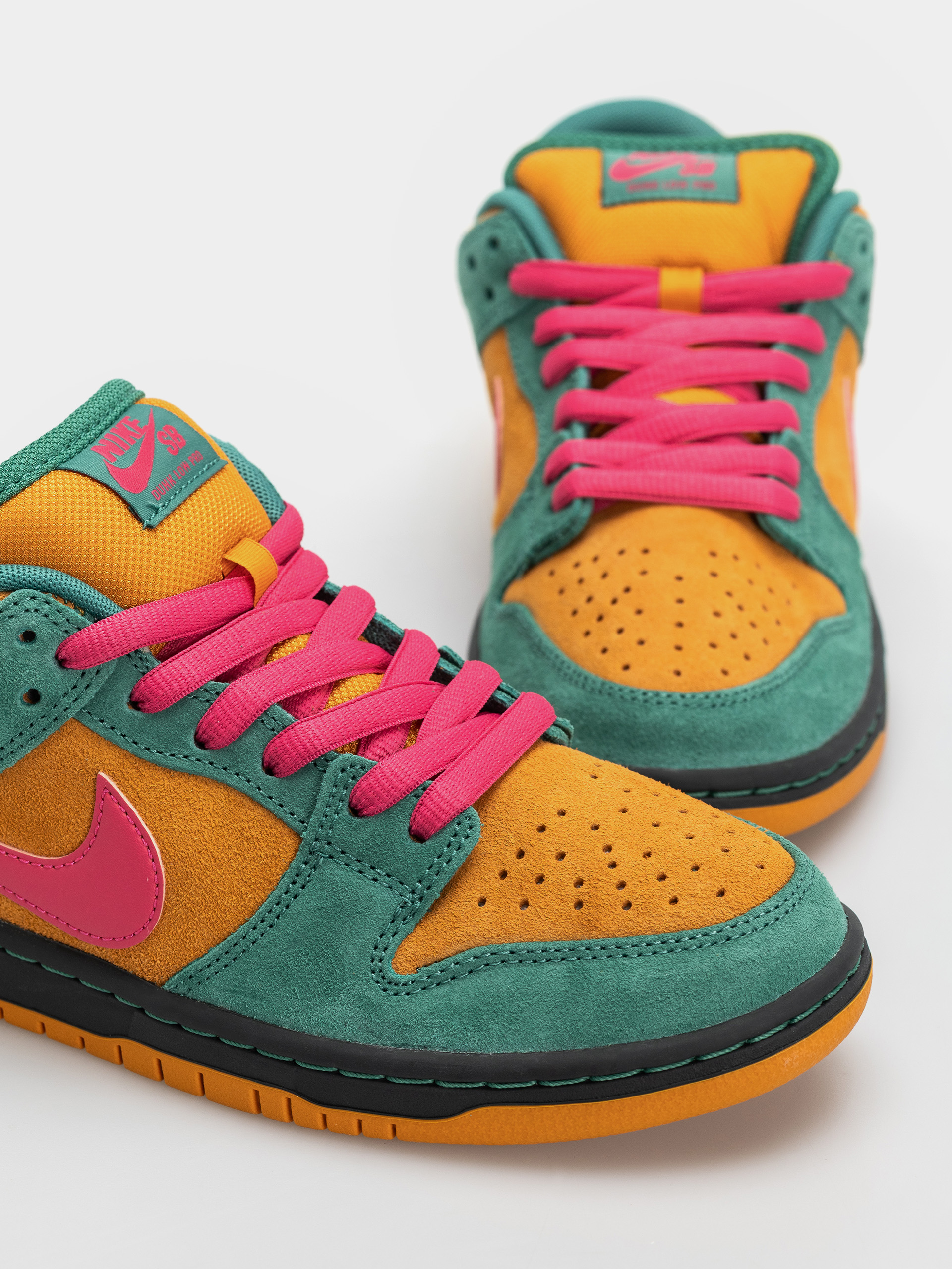 Nike SB Shoes Dunk Low Pro (green noise/watermelon light curry)