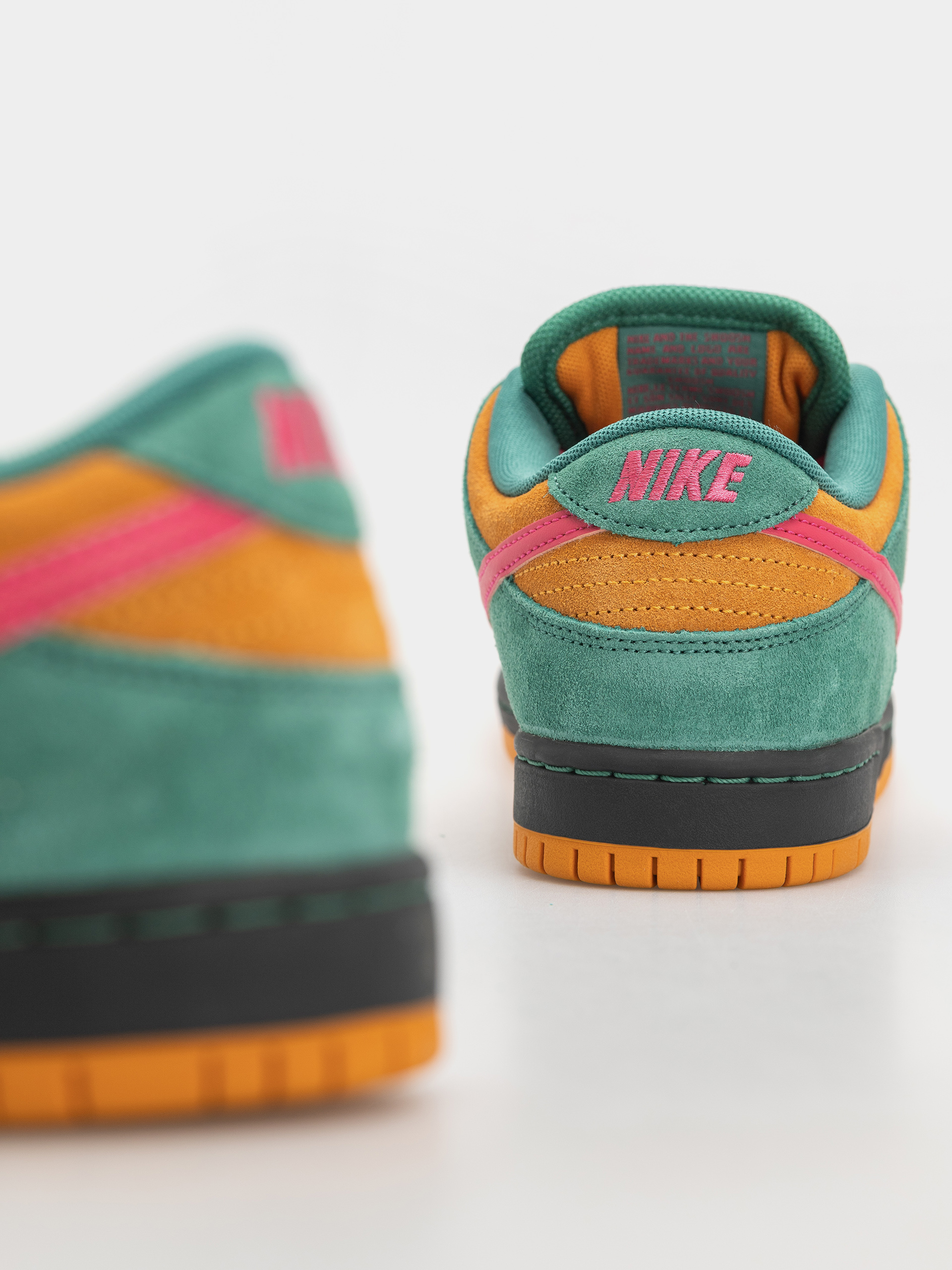 Nike SB Shoes Dunk Low Pro (green noise/watermelon light curry)