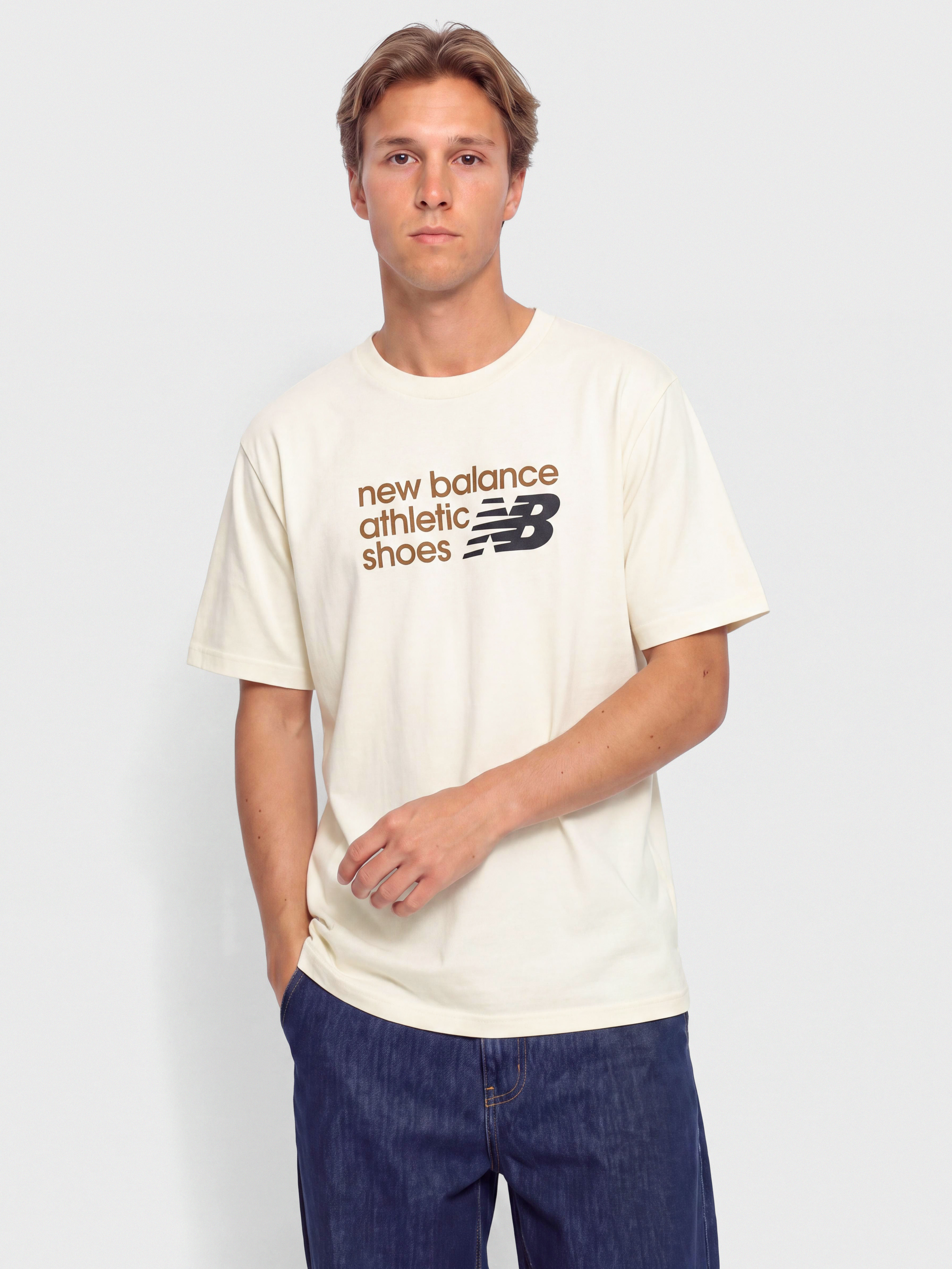 New Balance Athletics Premium Relaxed Chest Logo T-Shirt (angora)