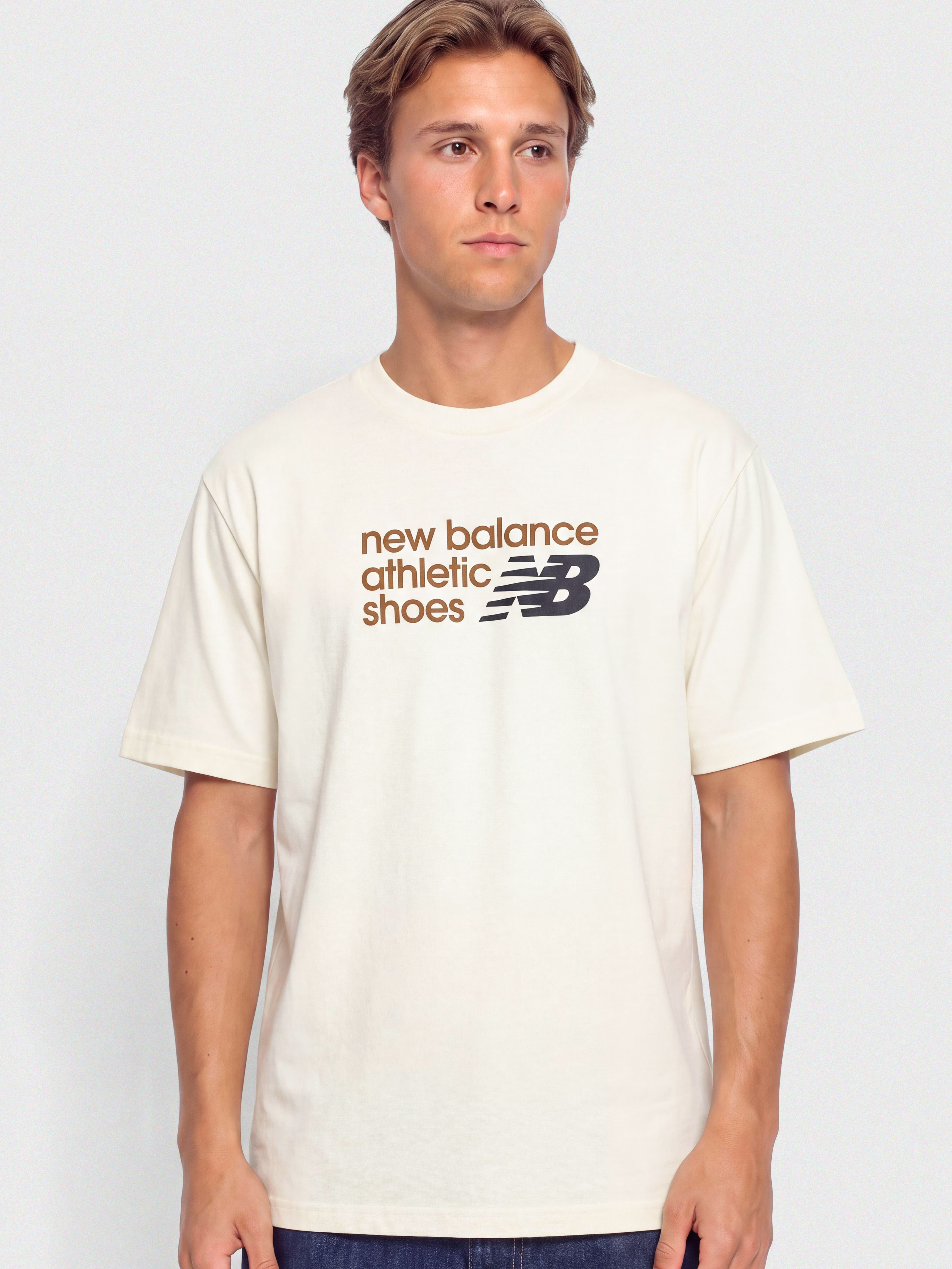 New Balance Athletics Premium Relaxed Chest Logo T-Shirt (angora)