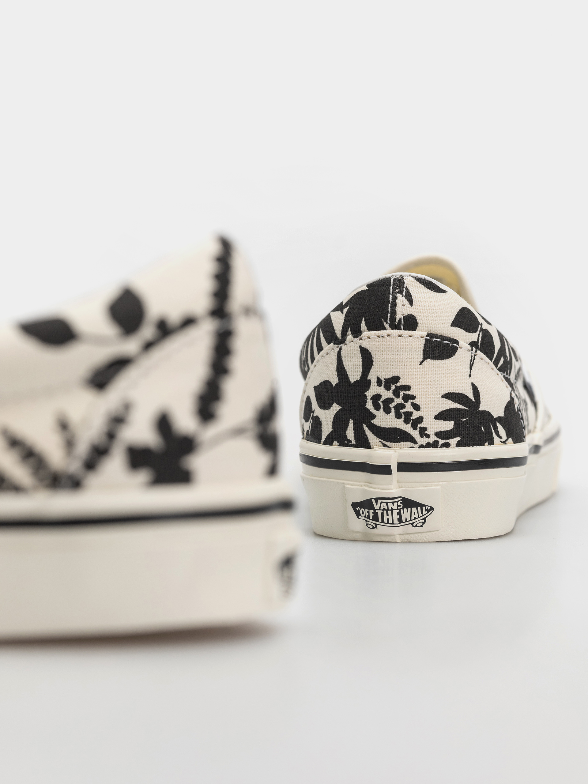Vans Classic Slip On Shoes (black)