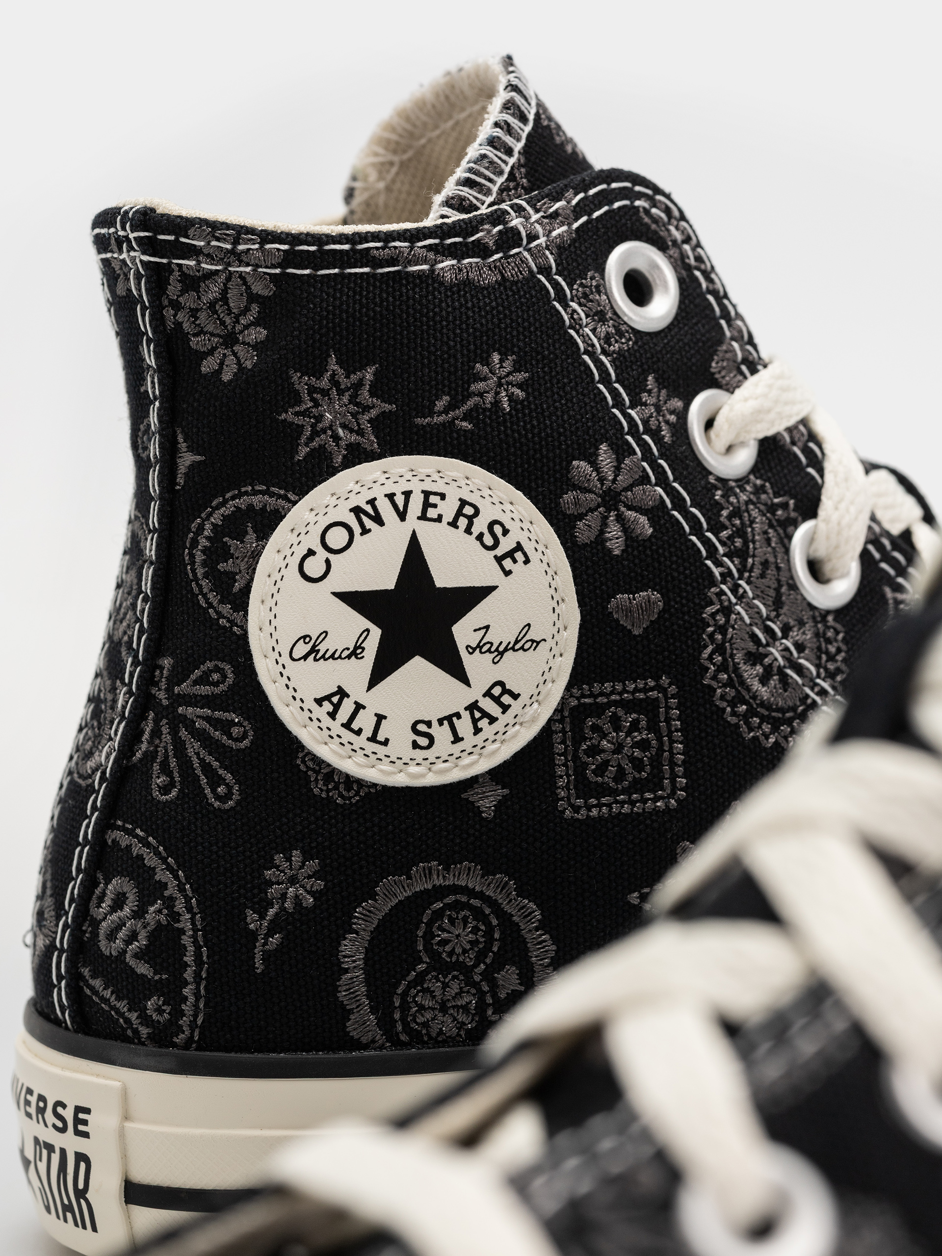 Converse Chucks Chuck Taylor All Star Hi Wmn (black/dark matter/natural ivory)