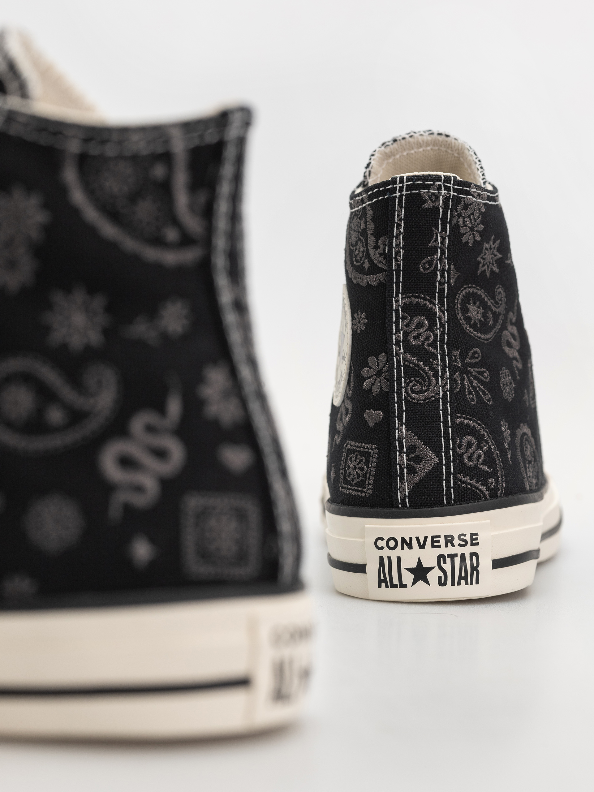 Converse Chucks Chuck Taylor All Star Hi Wmn (black/dark matter/natural ivory)