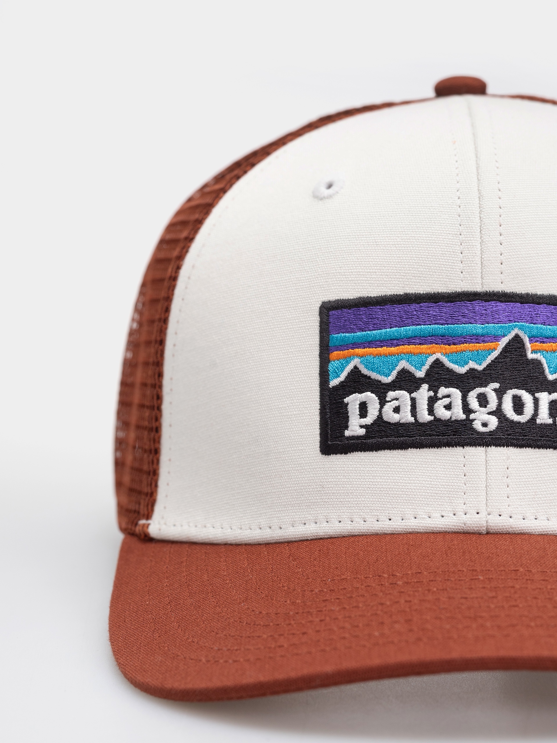 Patagonia Cap P 6 Logo Trucker (white w/rusty red)