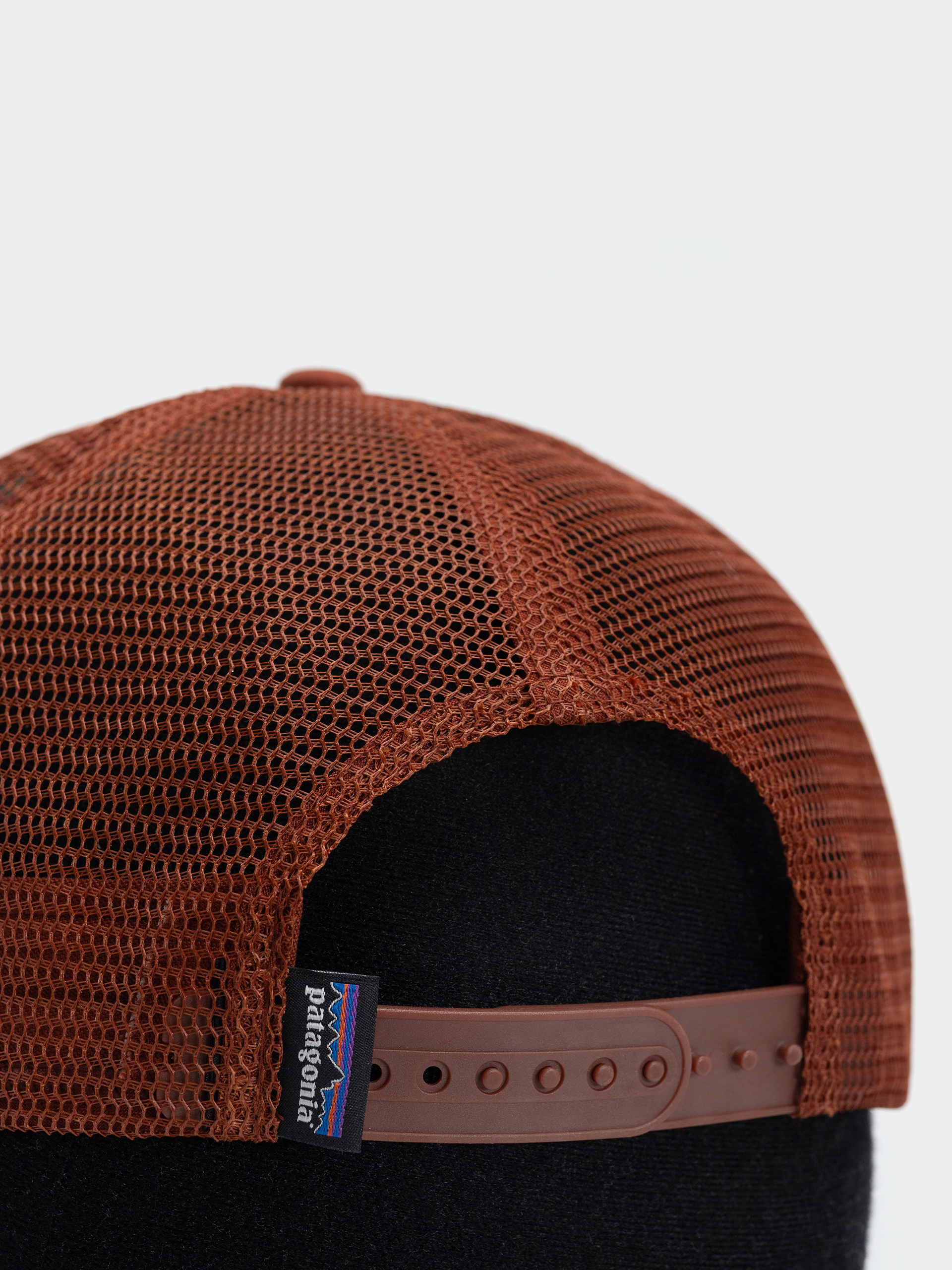 Patagonia Cap P 6 Logo Trucker (white w/rusty red)