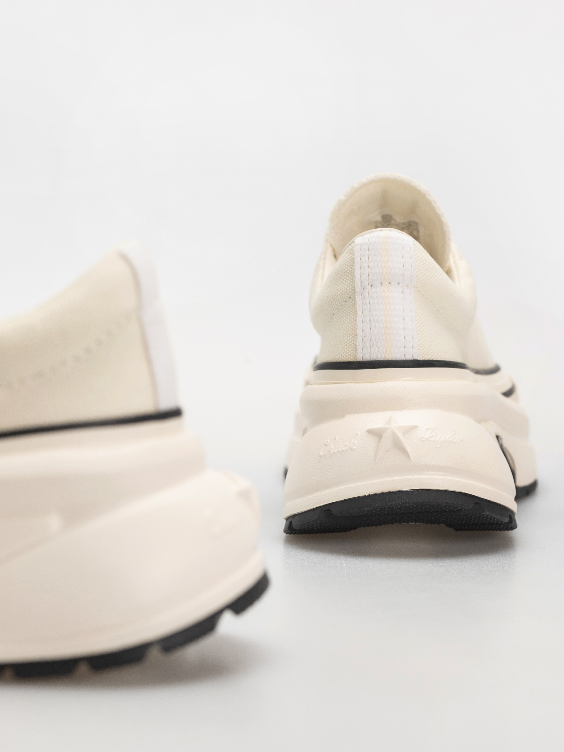 Converse Run Star Crush Ox Wmn Schuhe (egret/egret/black)