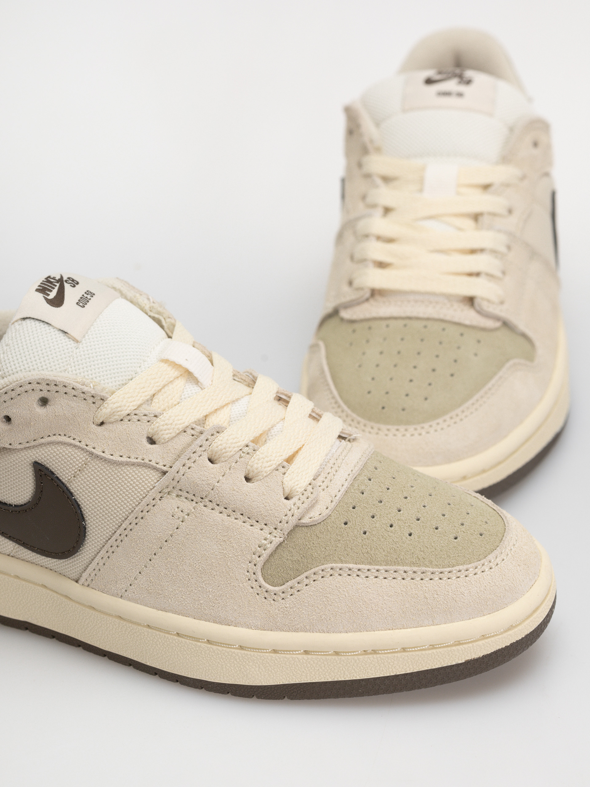 Nike SB Code 58 Shoes (pale ivory/dark hazel lt khaki muslin)