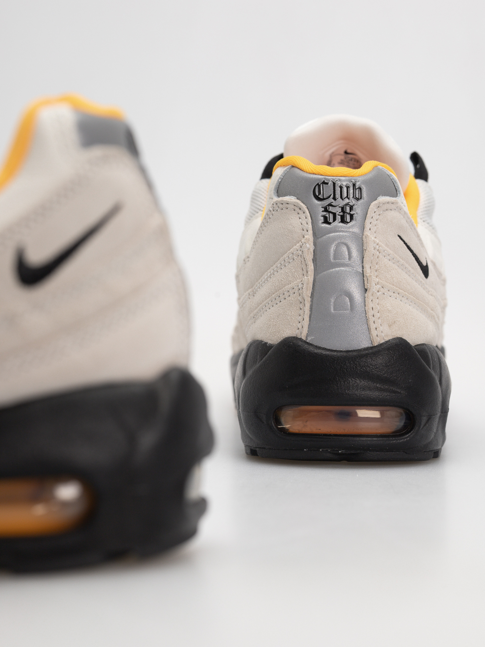 Nike SB Air Max 95 Shoes (sail/black laser orange)