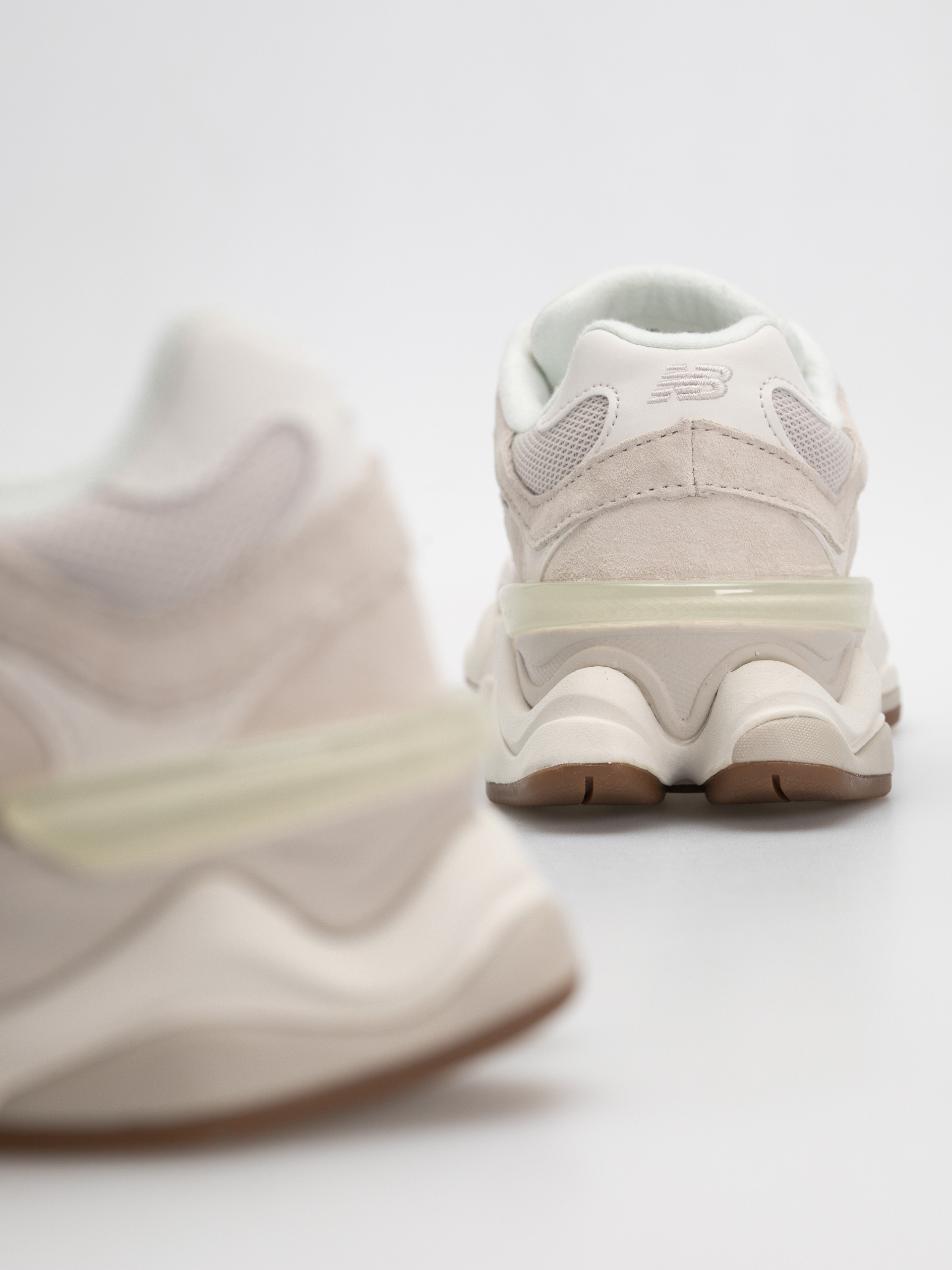 New Balance 9060 Shoes (moonbeam/sea salt/black)