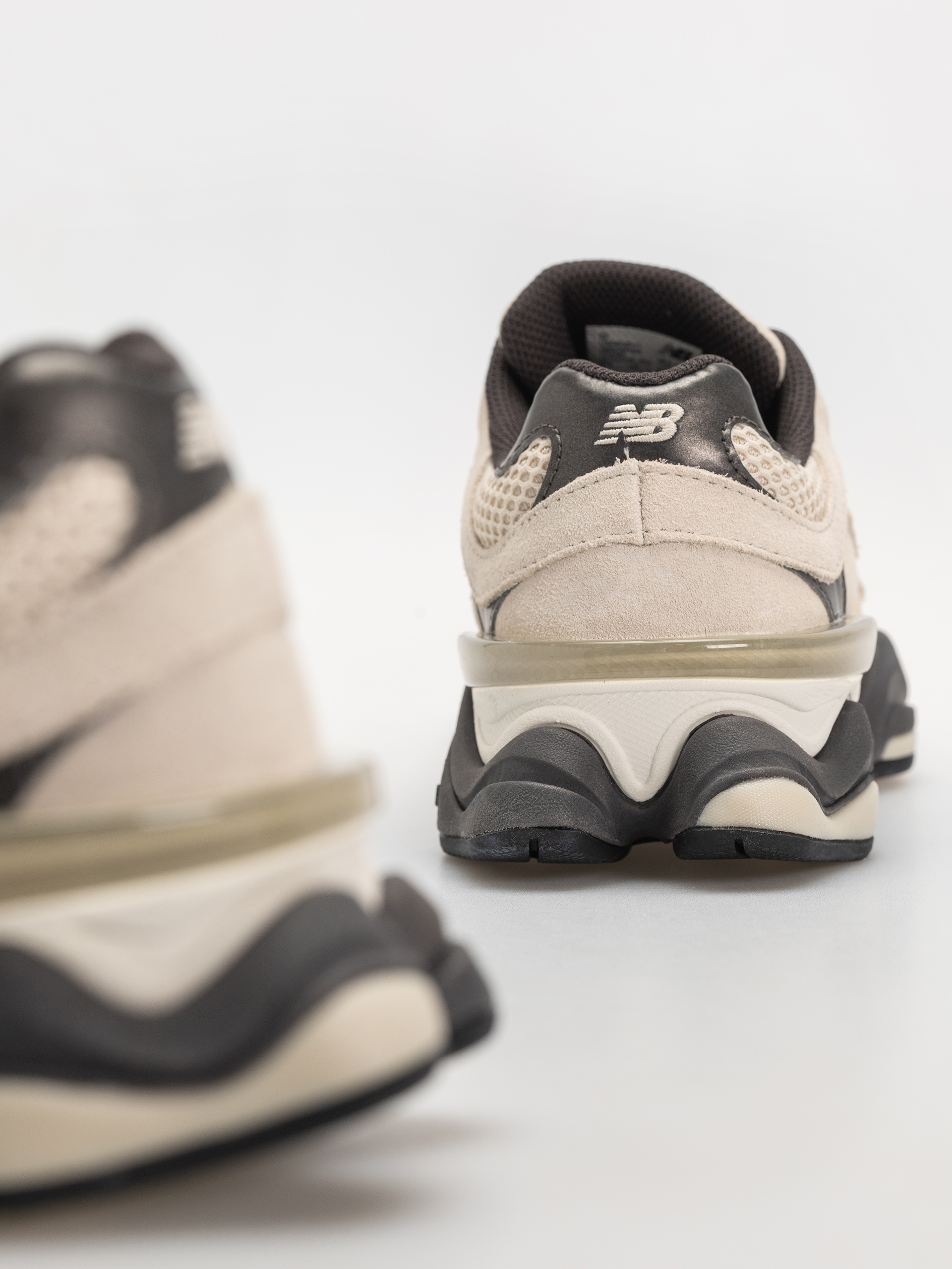 New Balance 9060 Shoes (timberwolf/black cement)